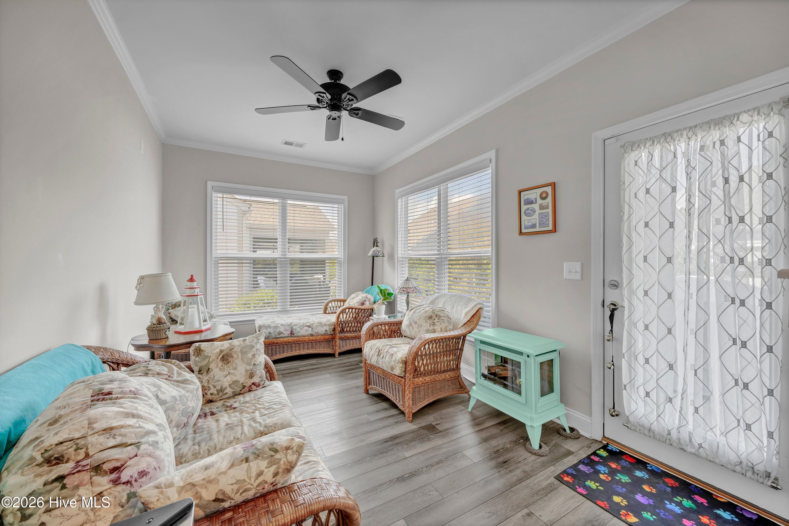 100561107 | Photo 11