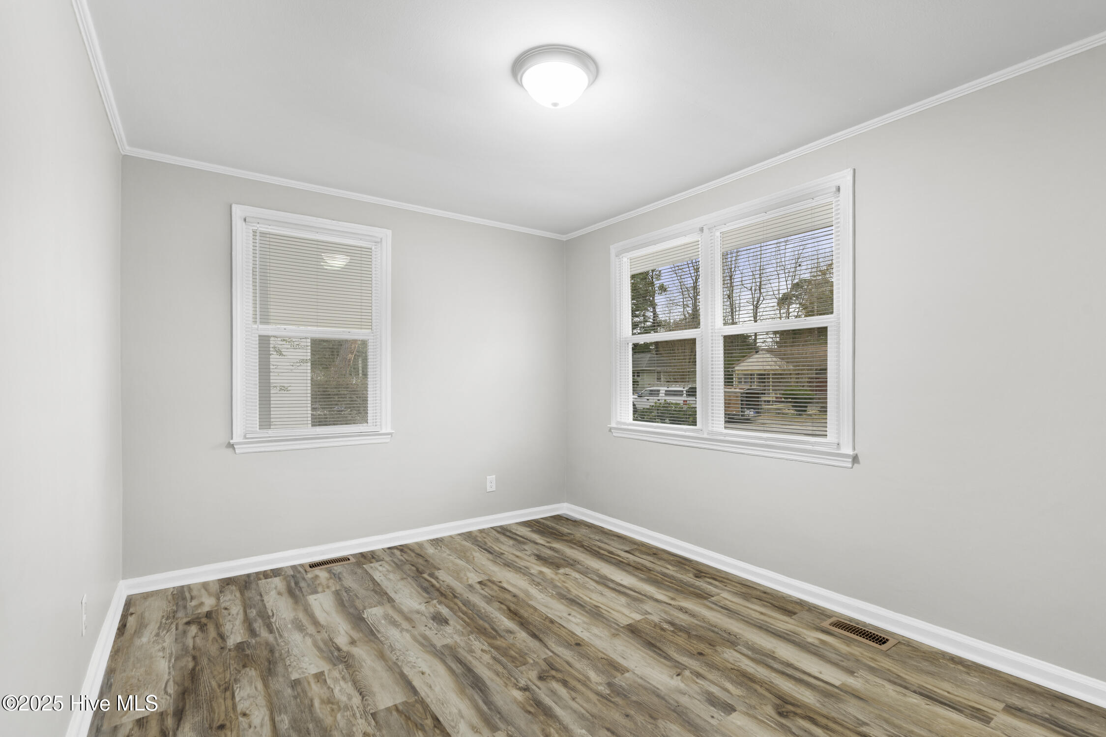 100546892 | Photo 16