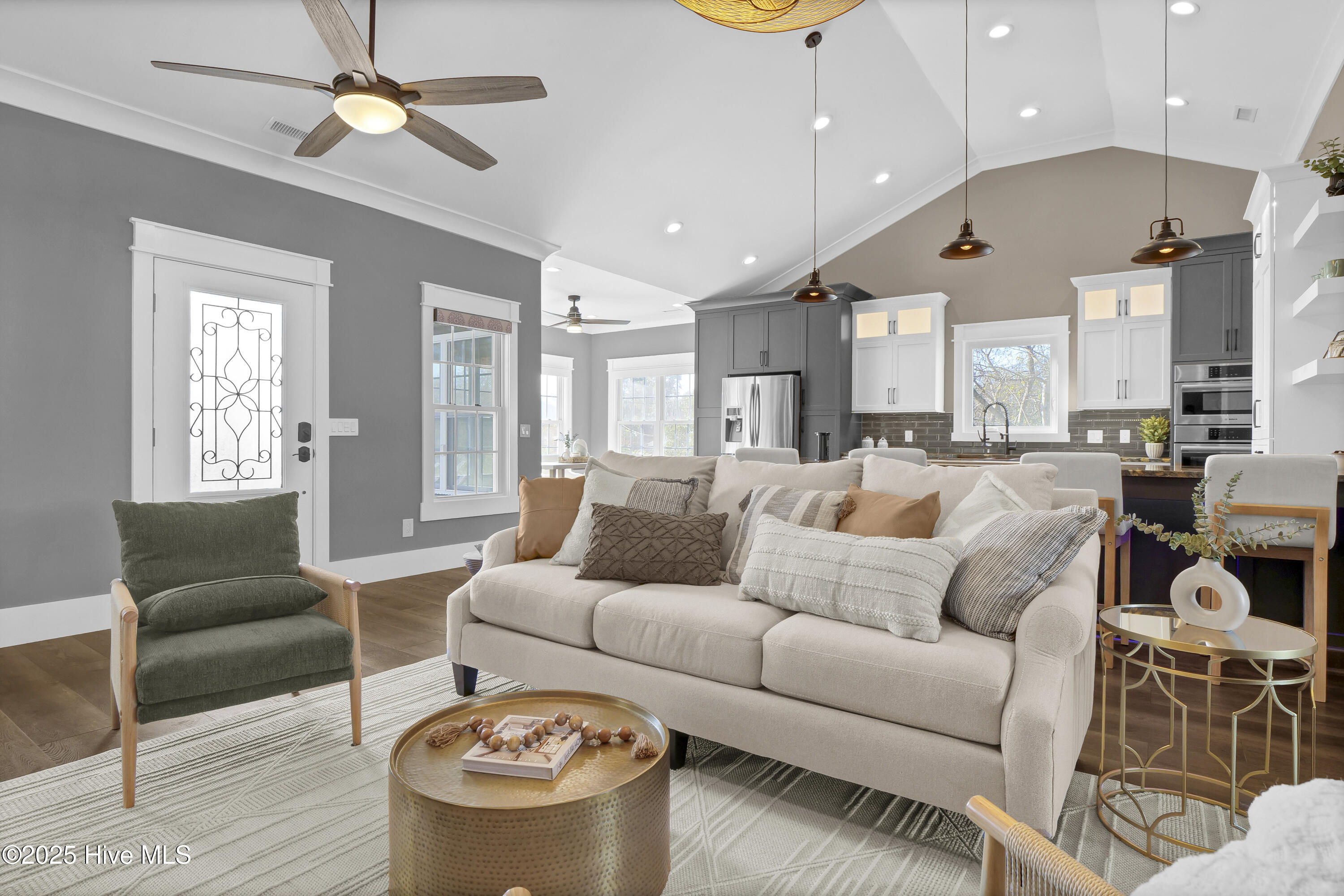 100543040 | Photo 12