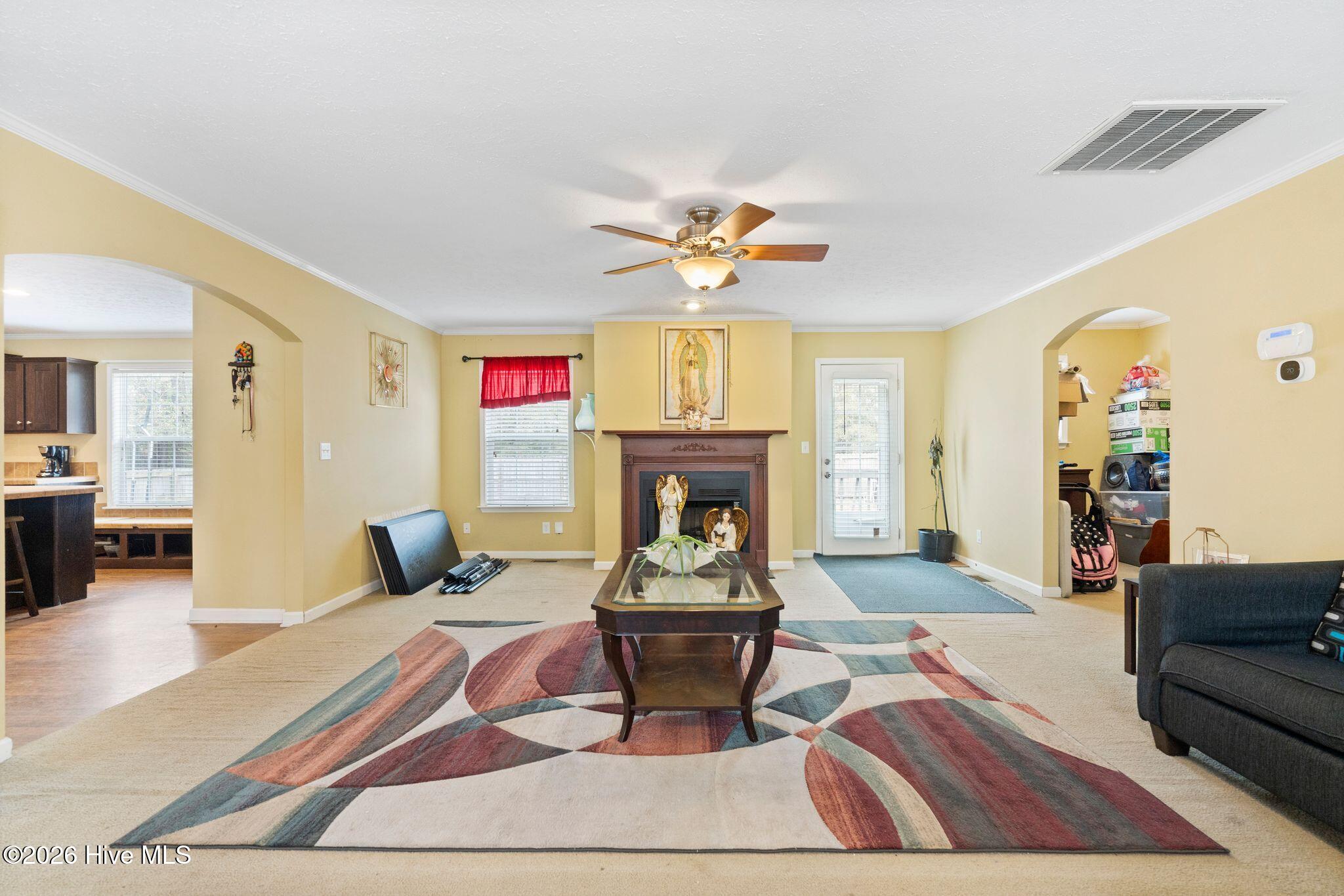 100558385 | Photo 10