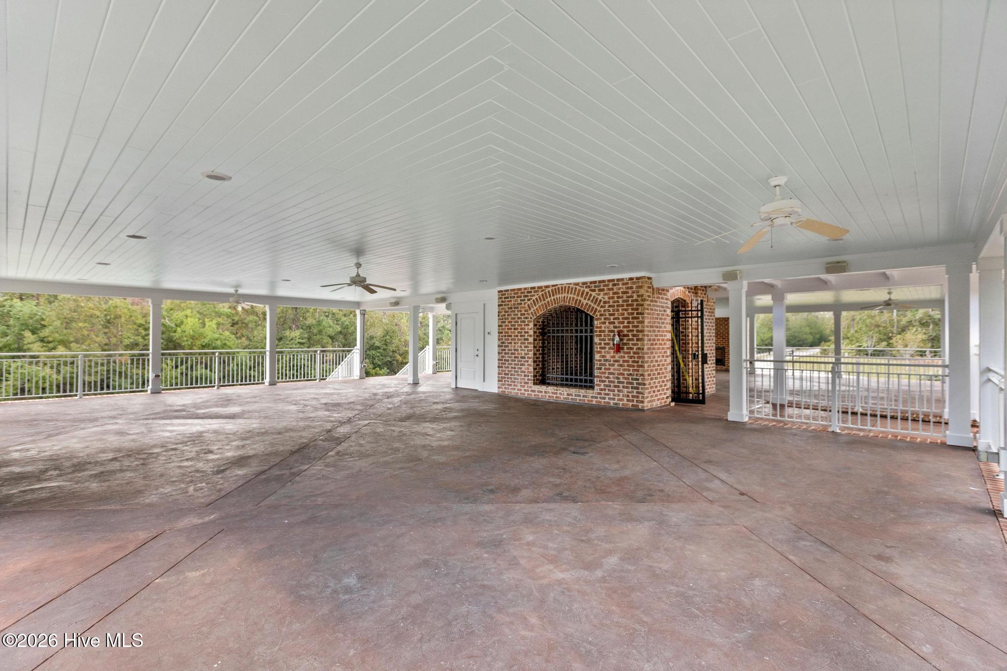 100555770 | Photo 62