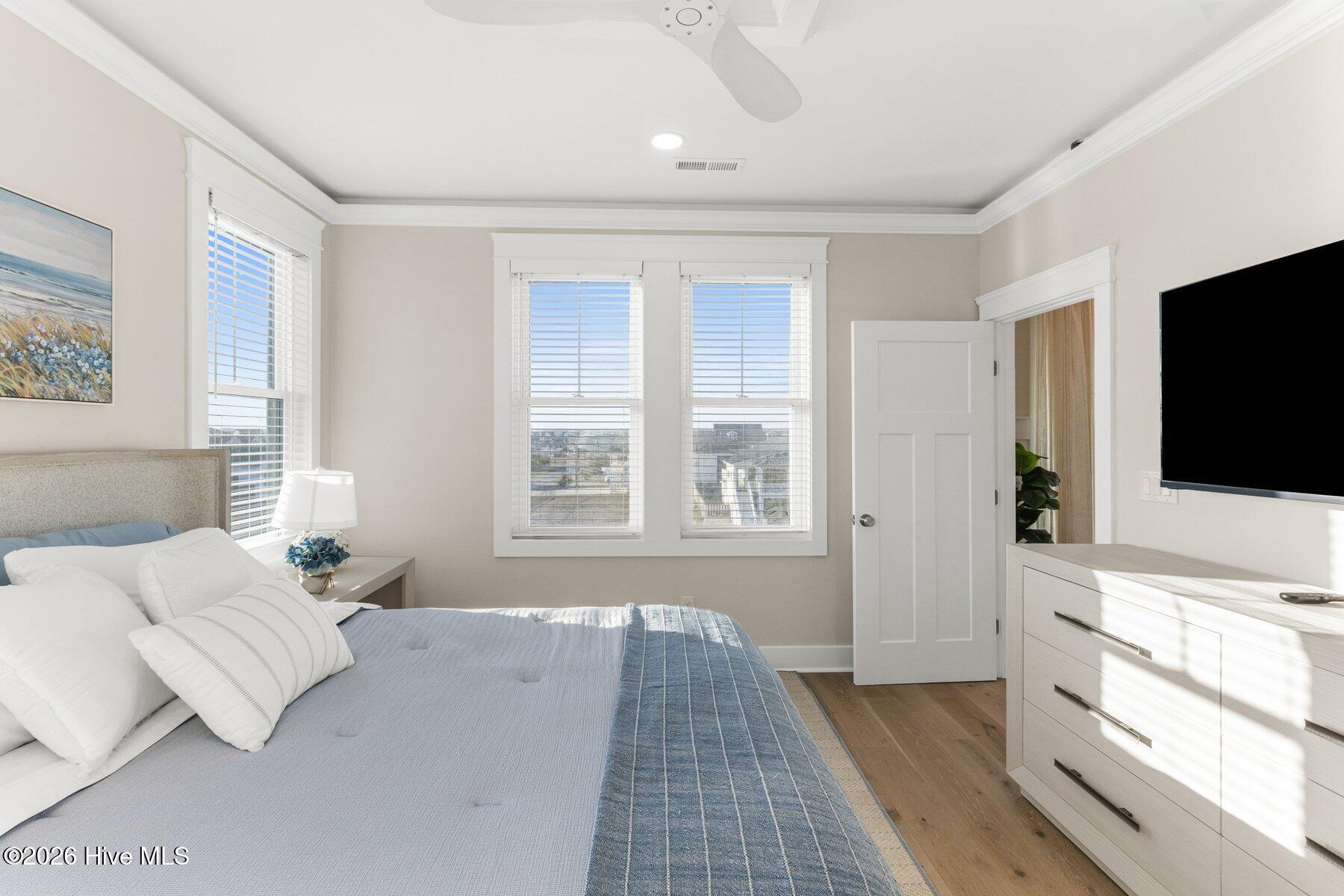 100561823 | Photo 43