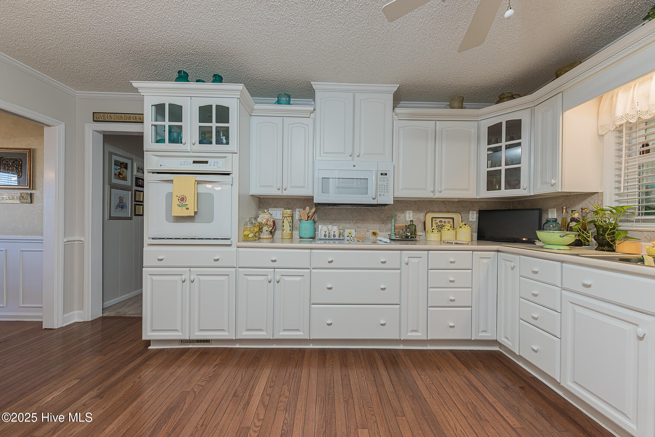 100542740 | Photo 24