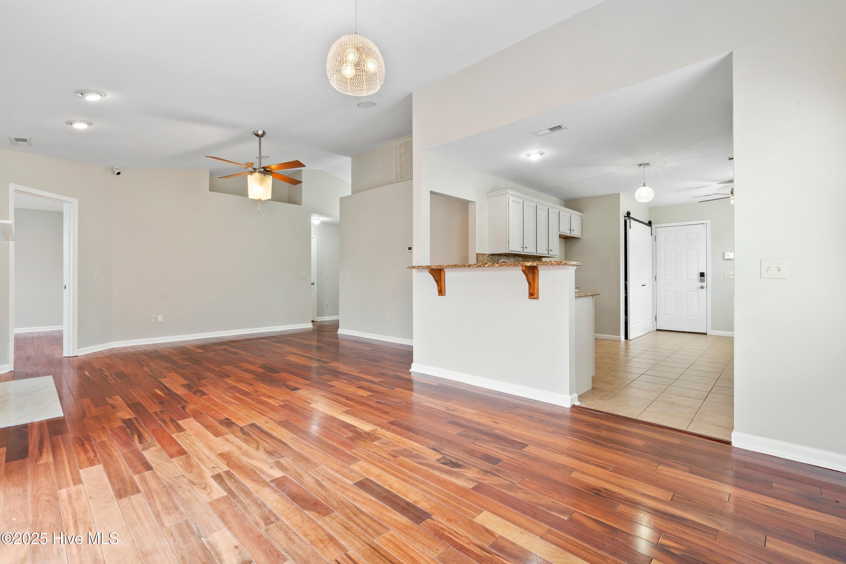 100538877 | Photo 50