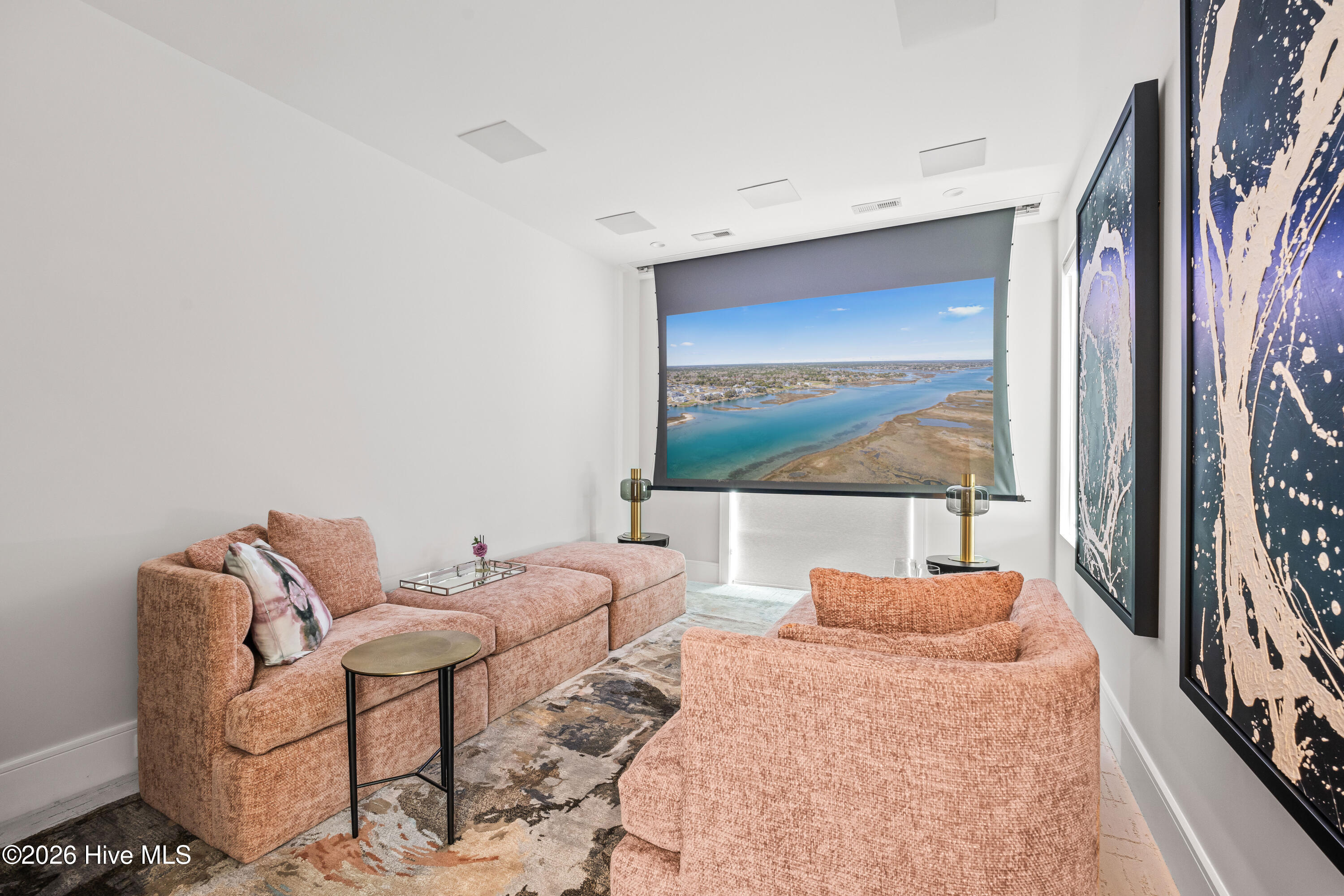 100567165 | Photo 65