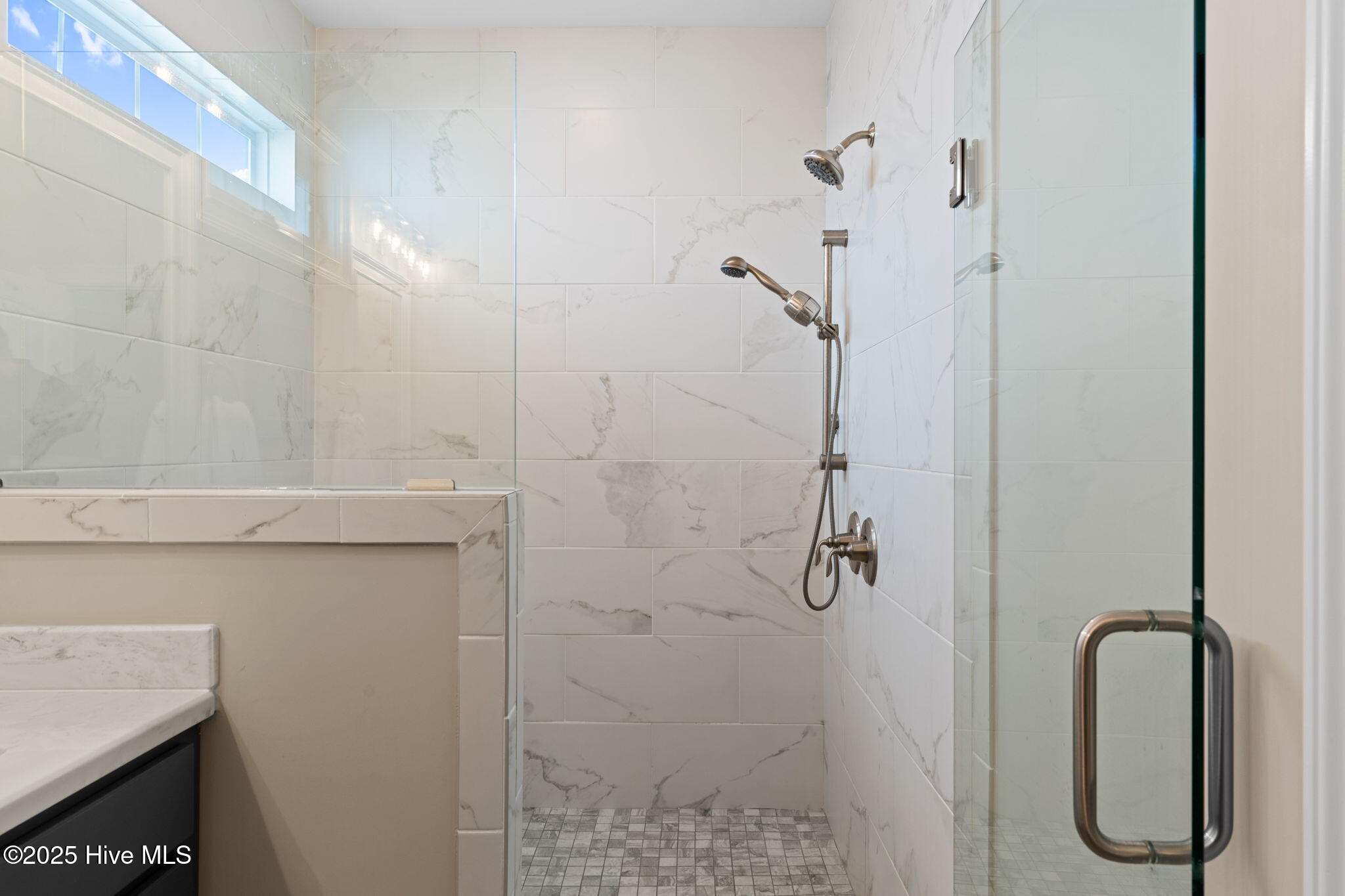 100529487 | Photo 25