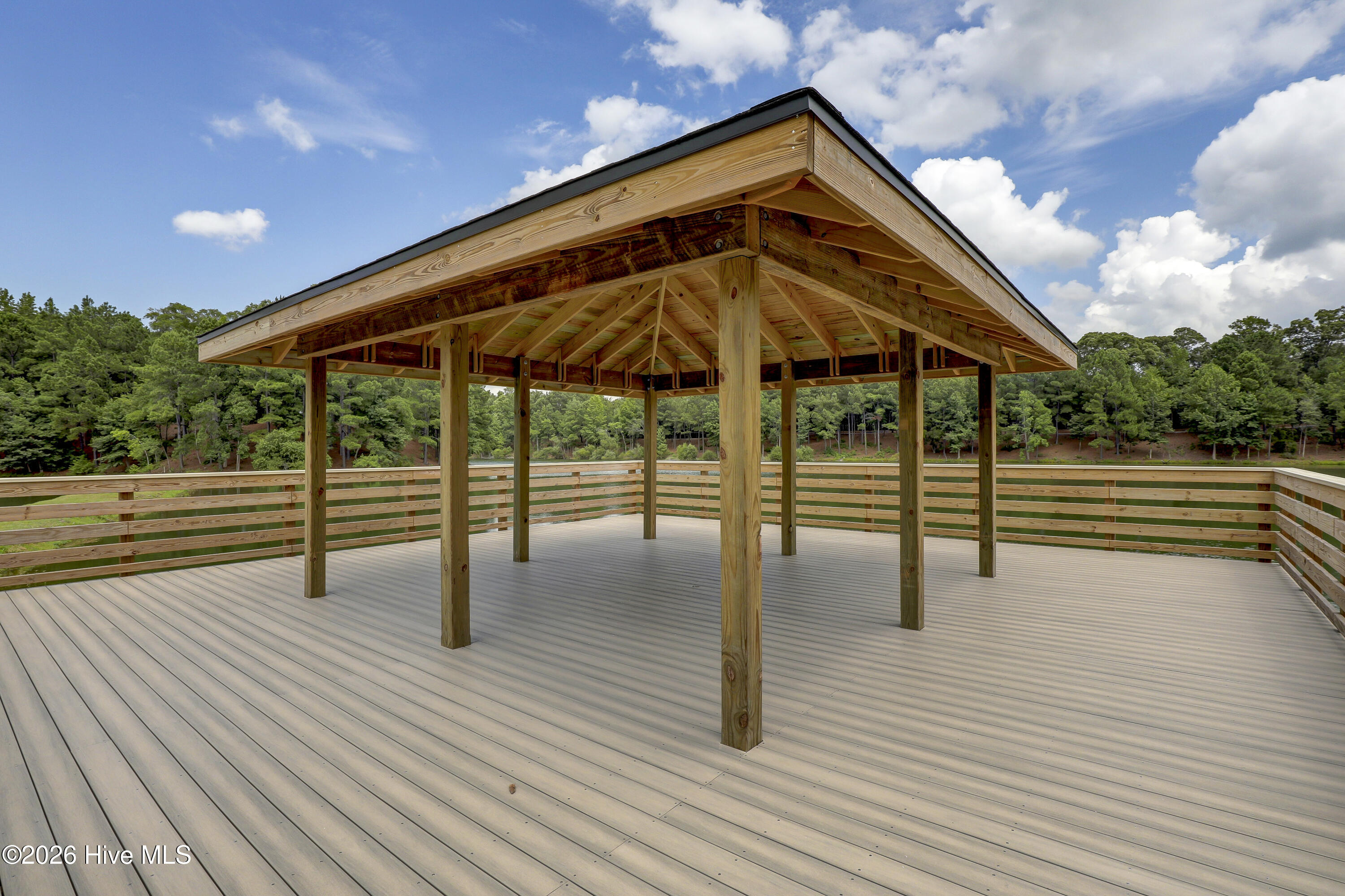 100548611 | Photo 43