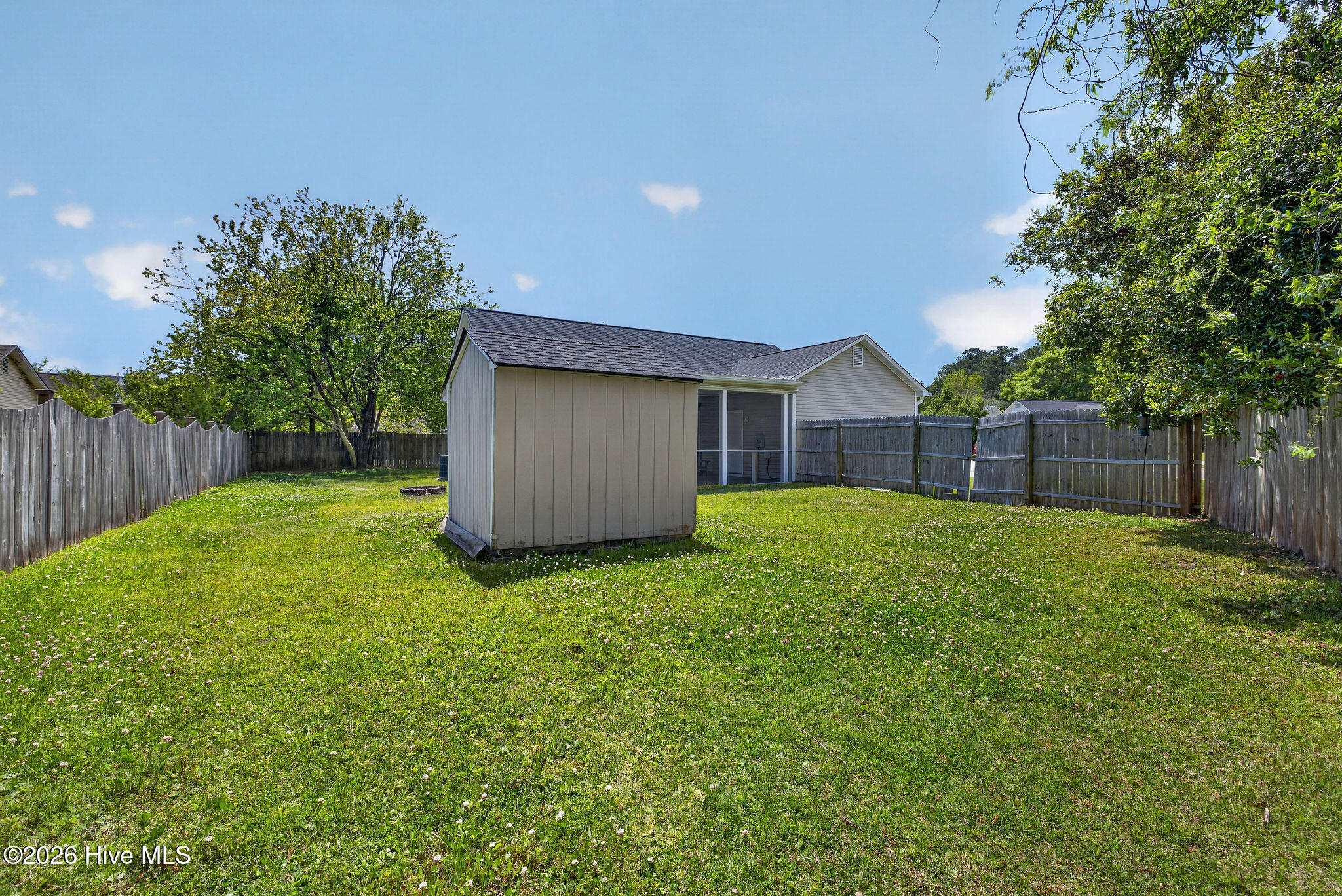 100566327 | Photo 35