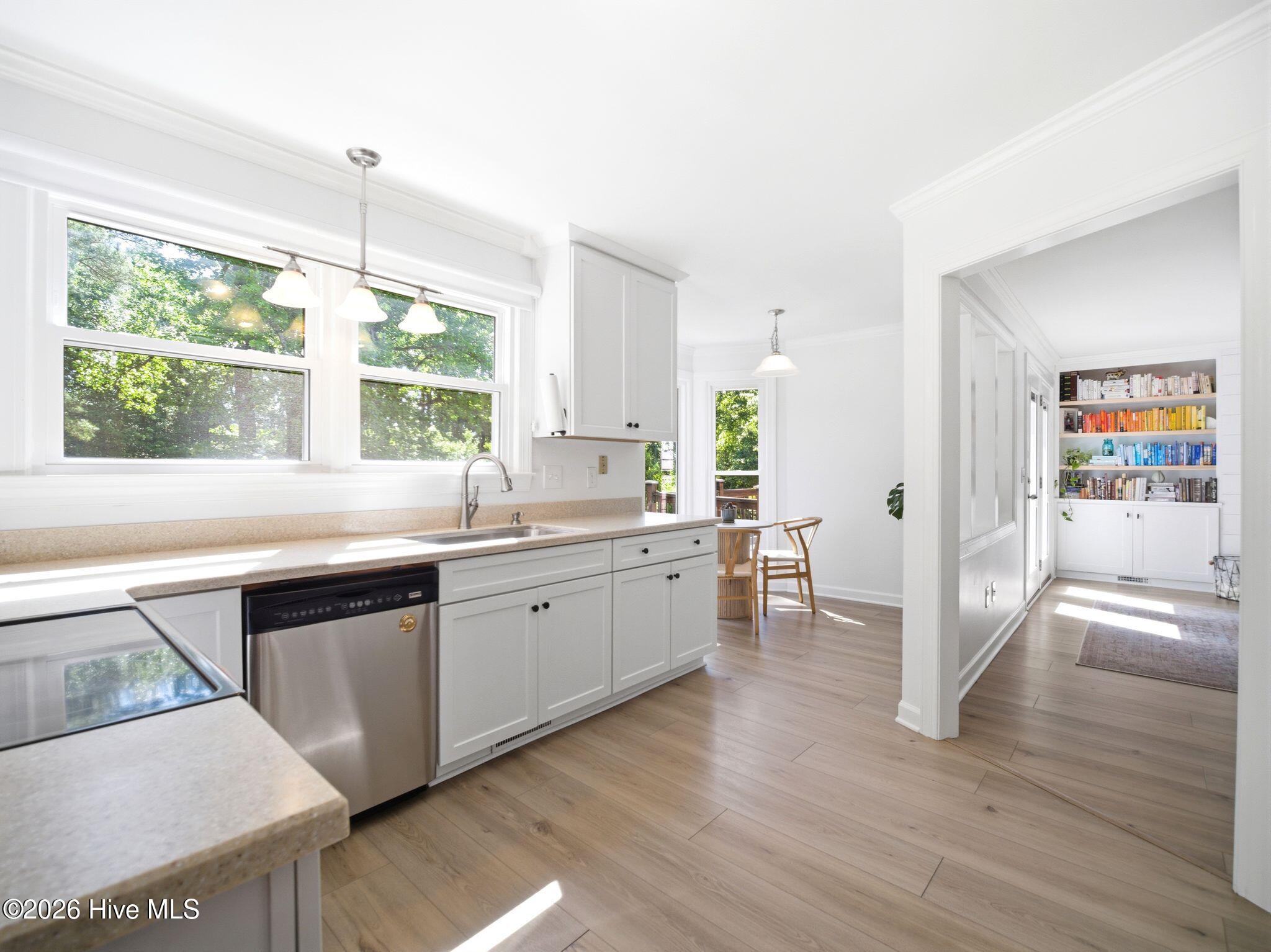 100568966 | Photo 16