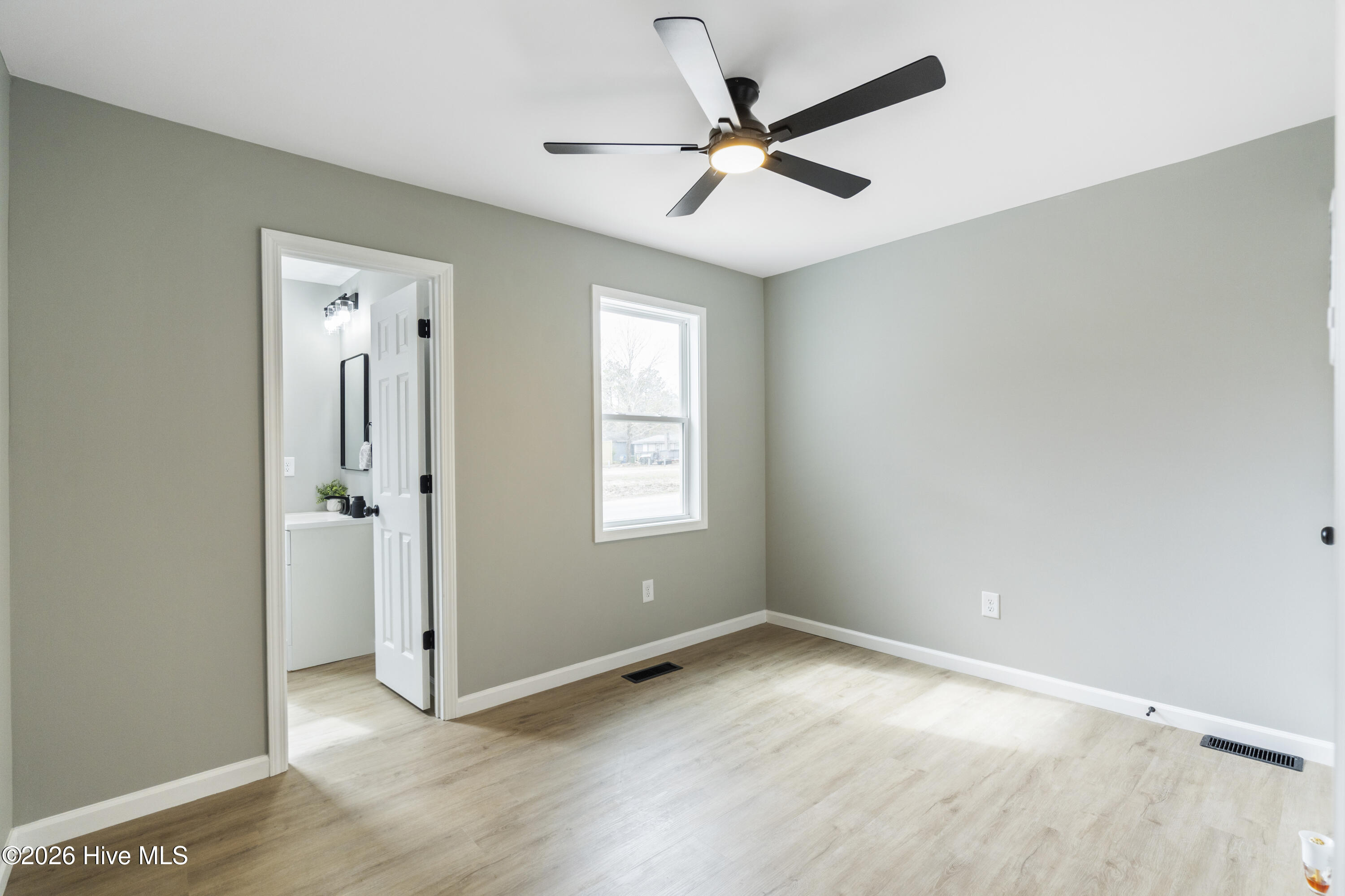 100556703 | Photo 27