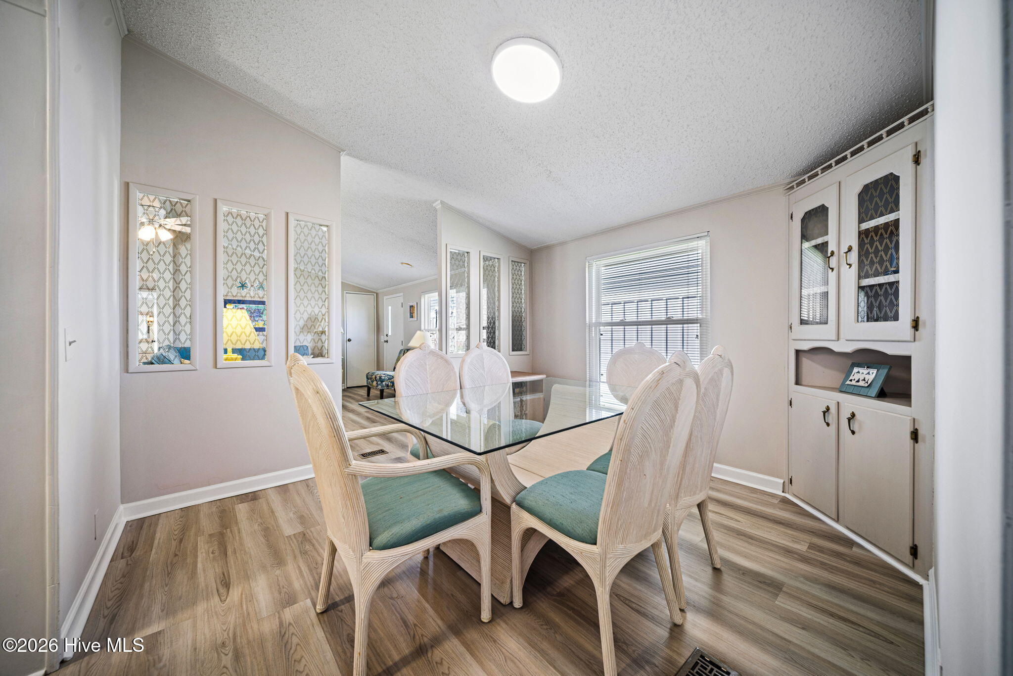 100561406 | Photo 37