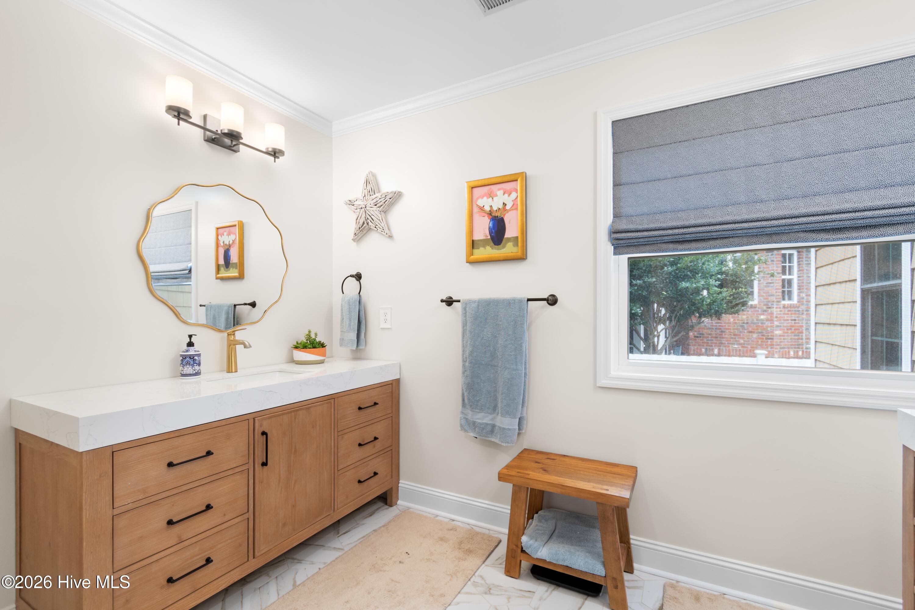 100558104 | Photo 44