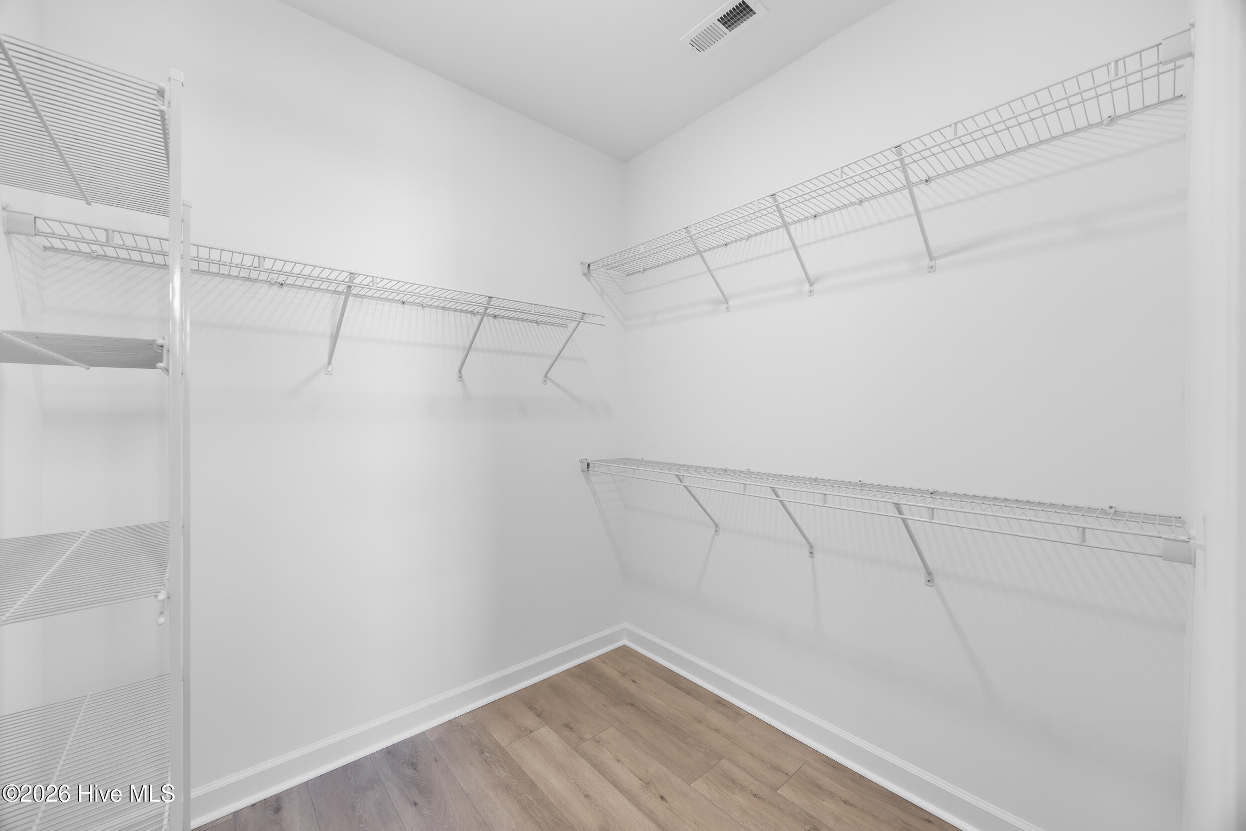 100545862 | Photo 19