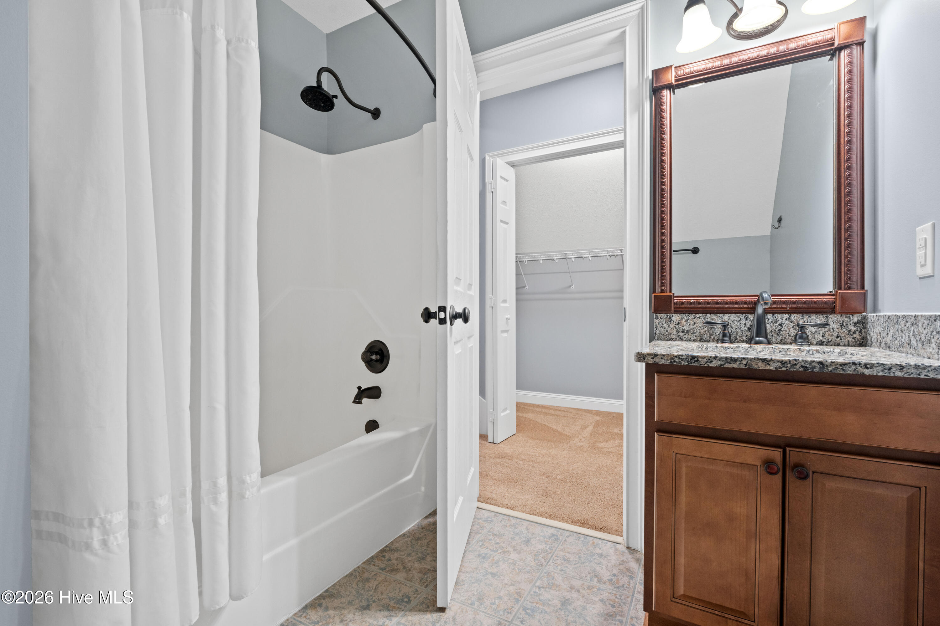 100565289 | Photo 62