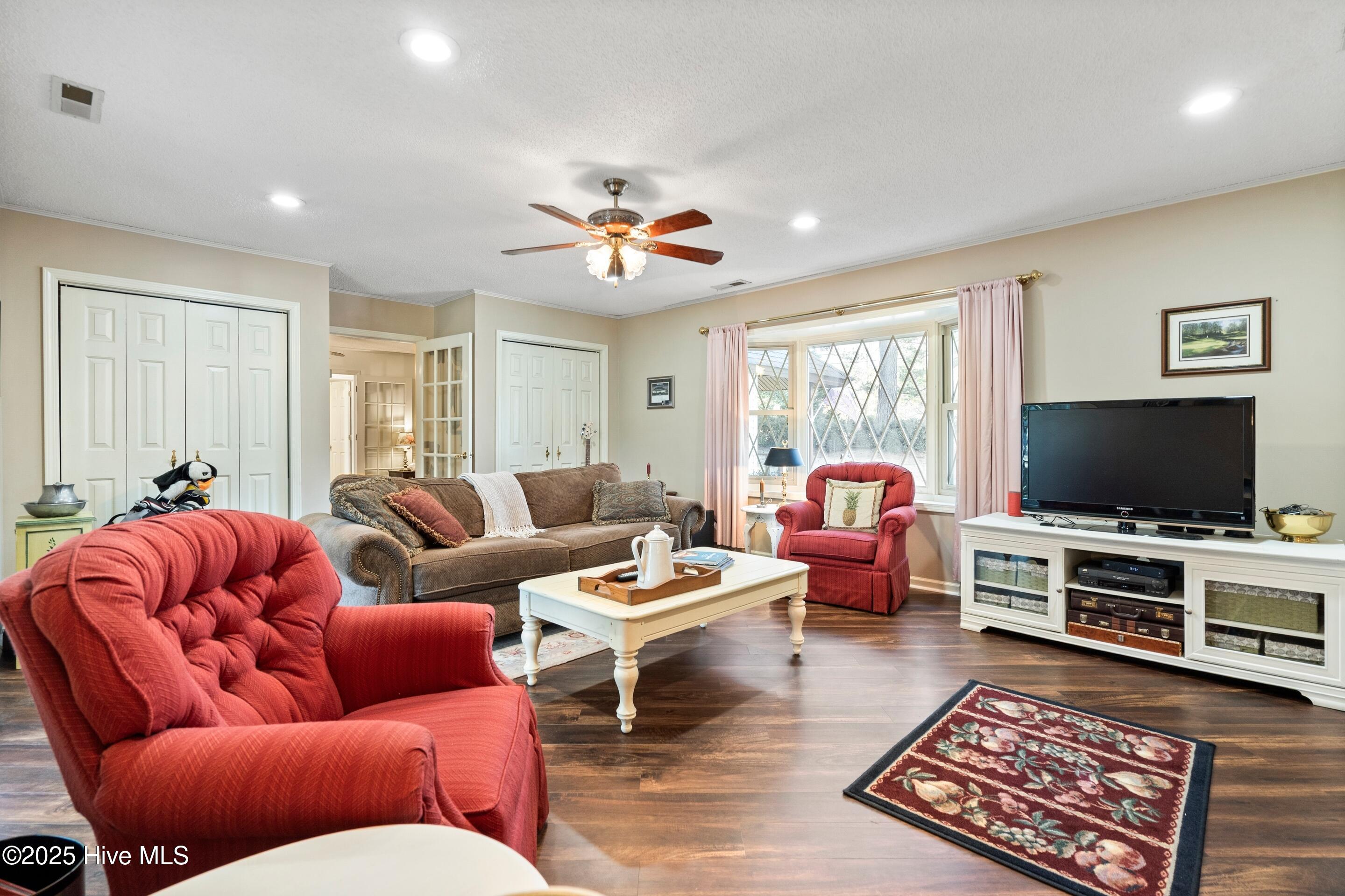 100548046 | Photo 11