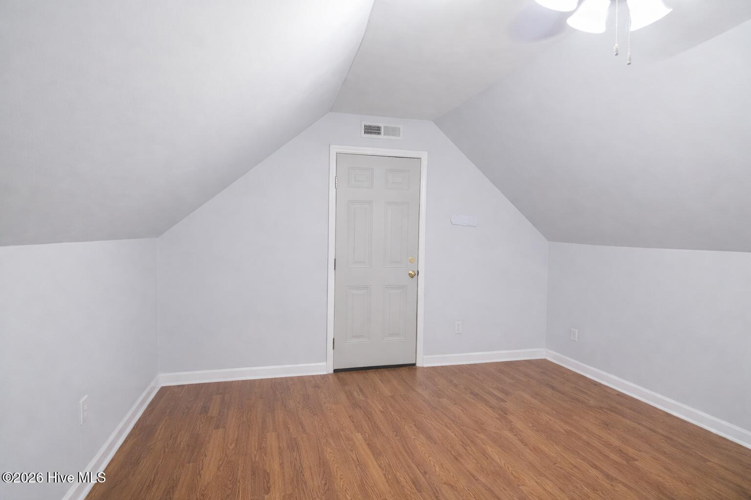 100554499 | Photo 38