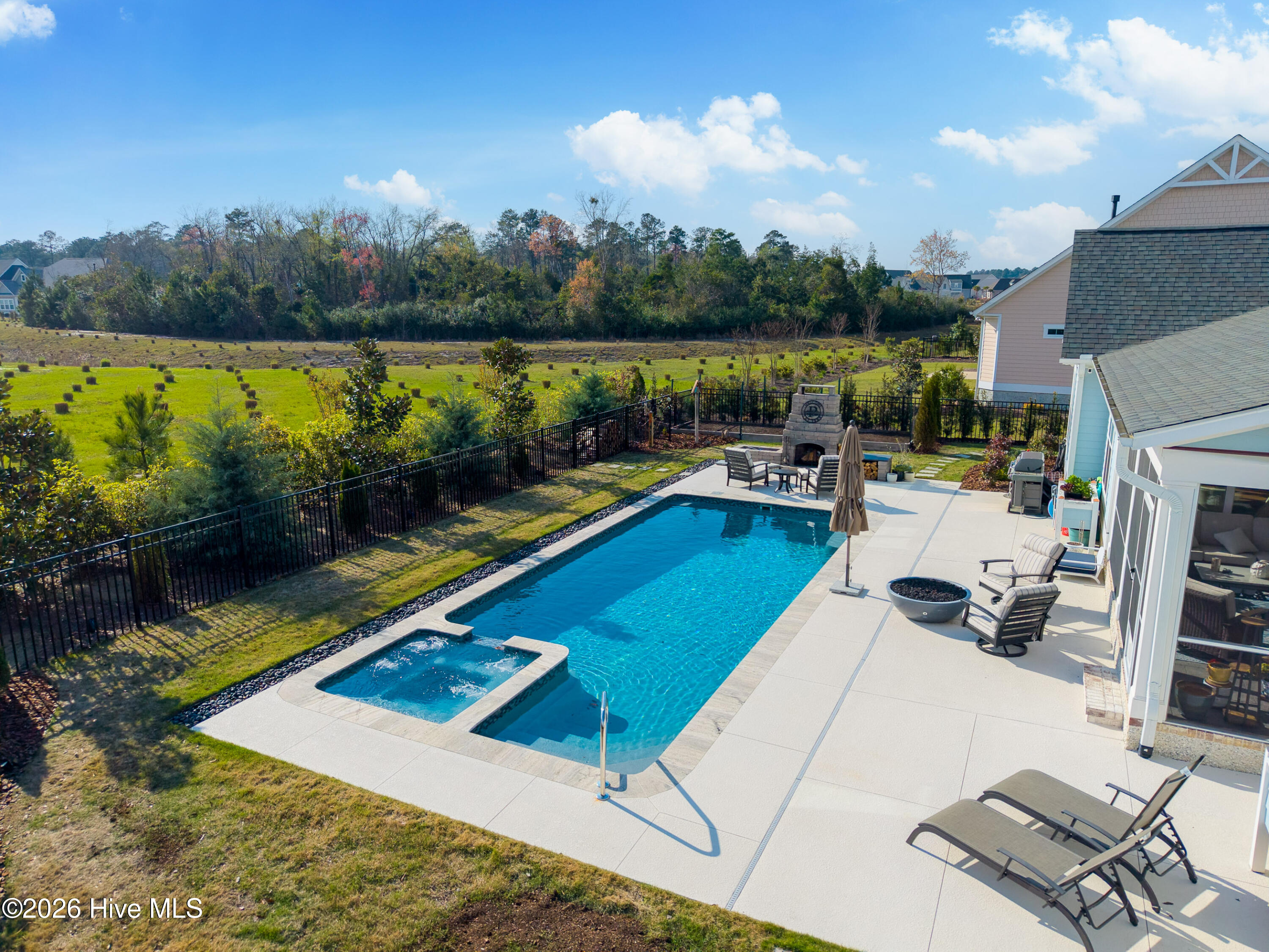 100562941 | Photo 56