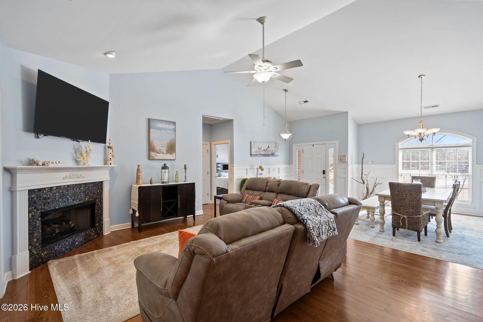 100559700 | Photo 12