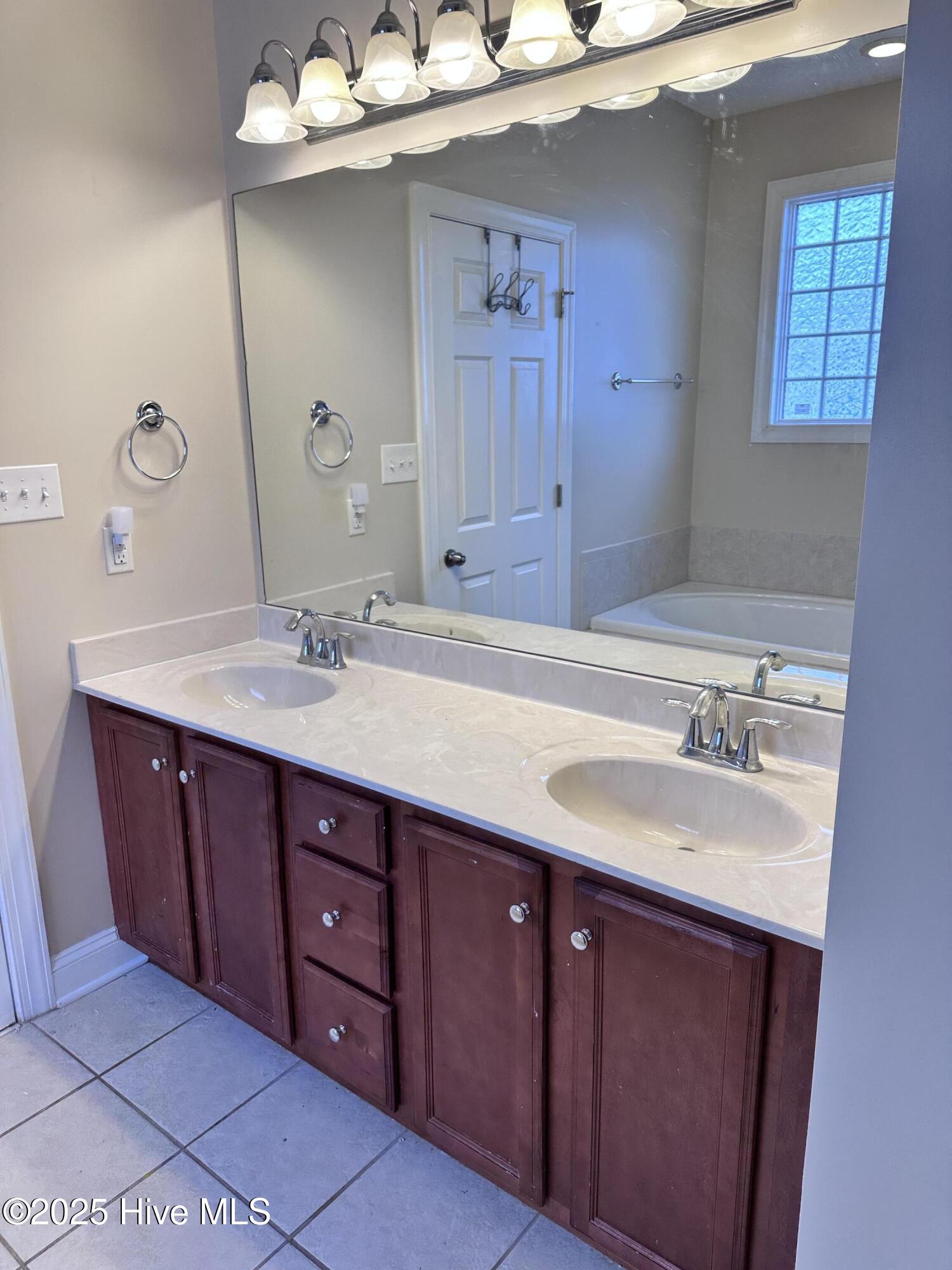 100545528 | Photo 16