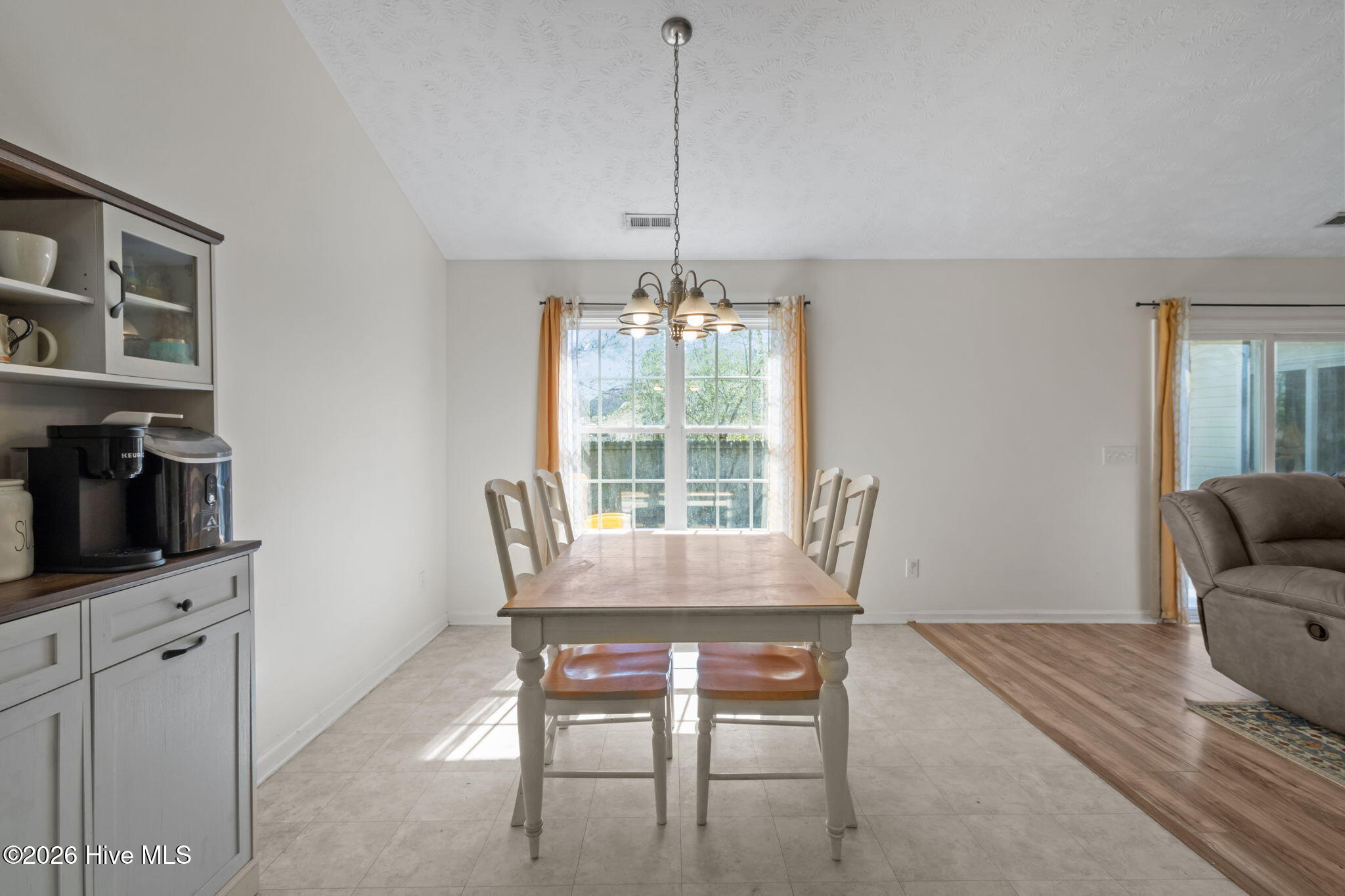 100561399 | Photo 10