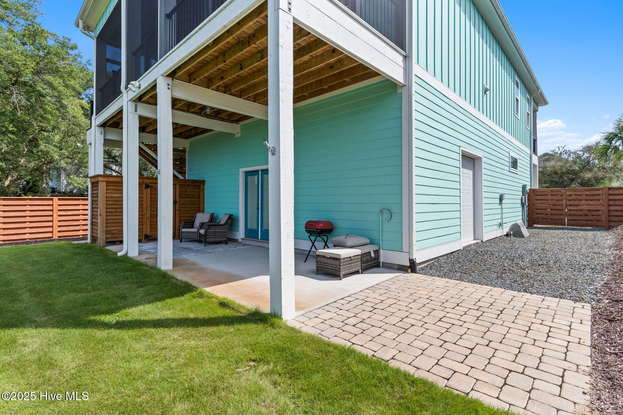 100527753 | Photo 18