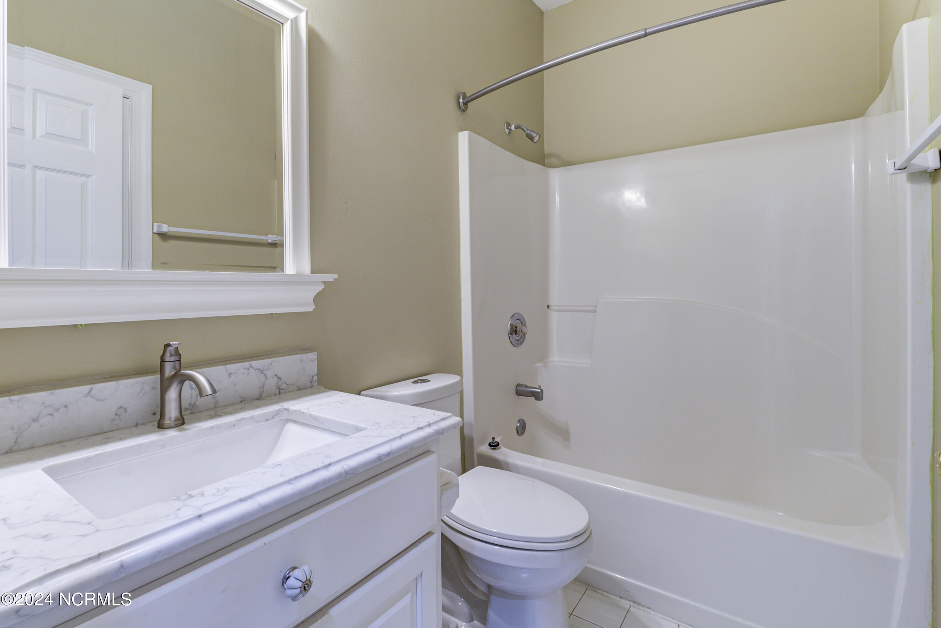 100560204 | Photo 29