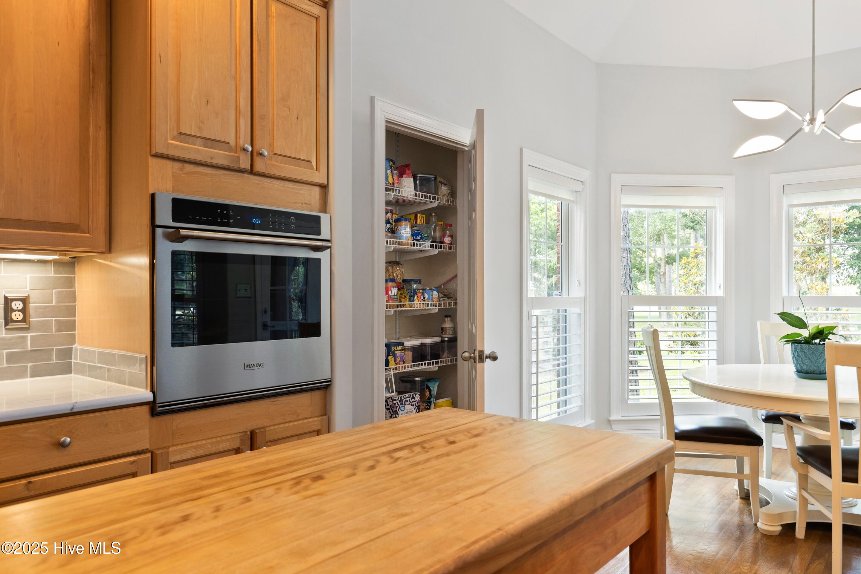 100536475 | Photo 29