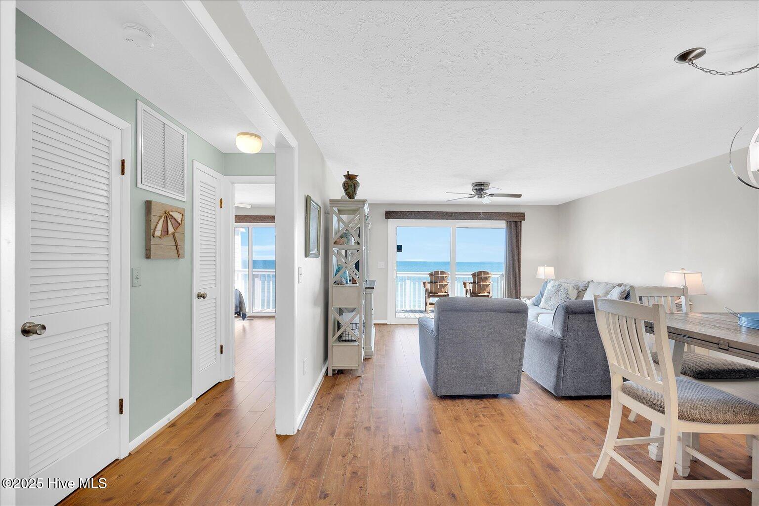 100554957 | Photo 15