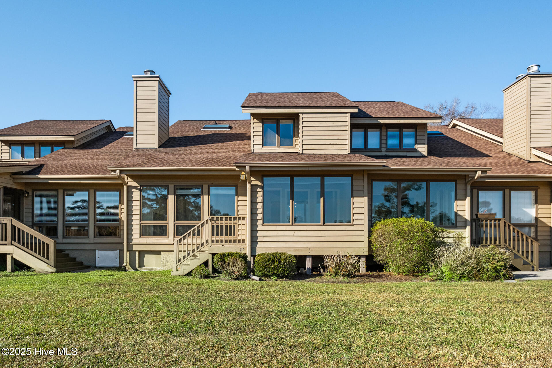 100526390 | Photo 48