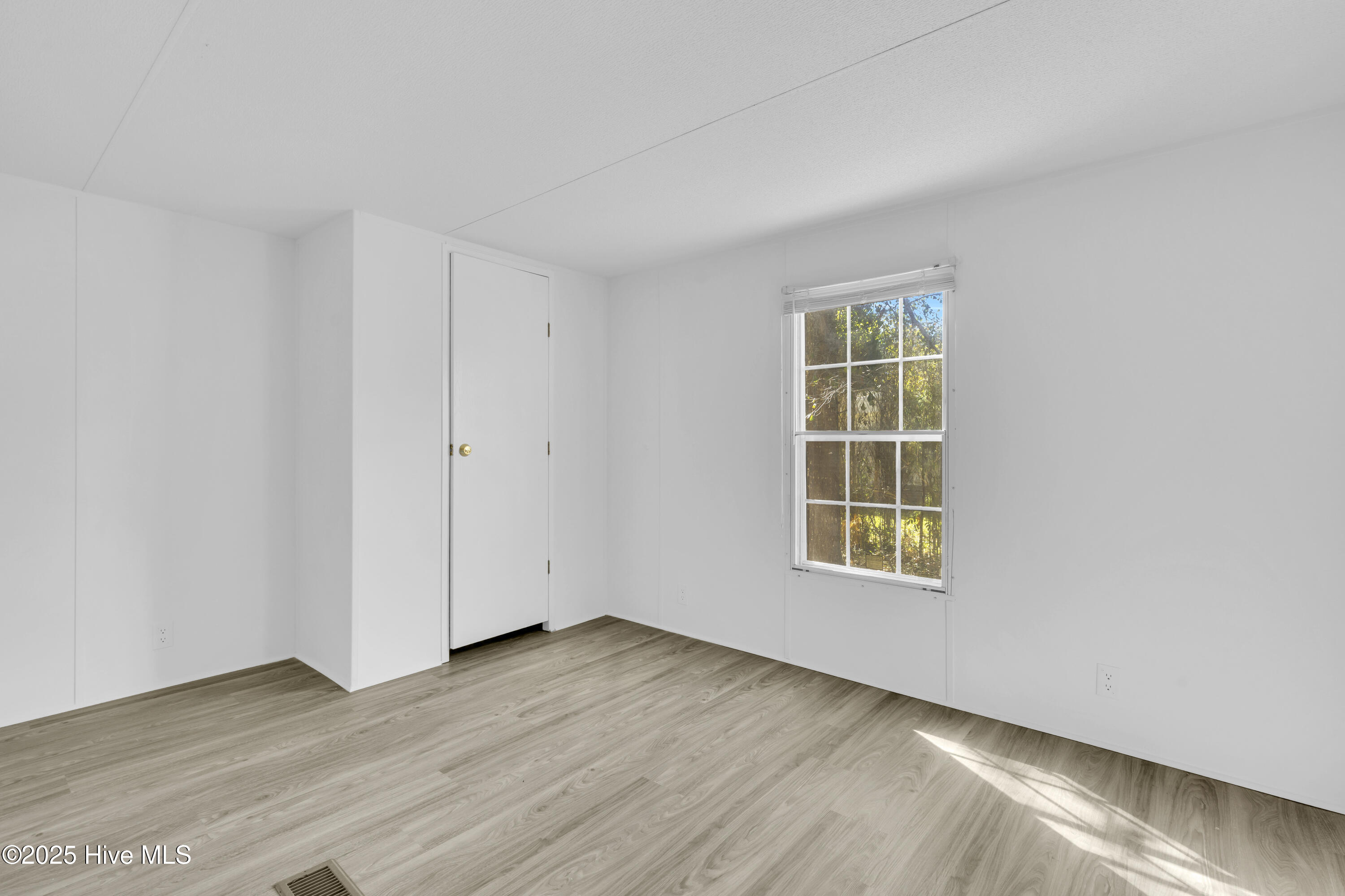 100539663 | Photo 26