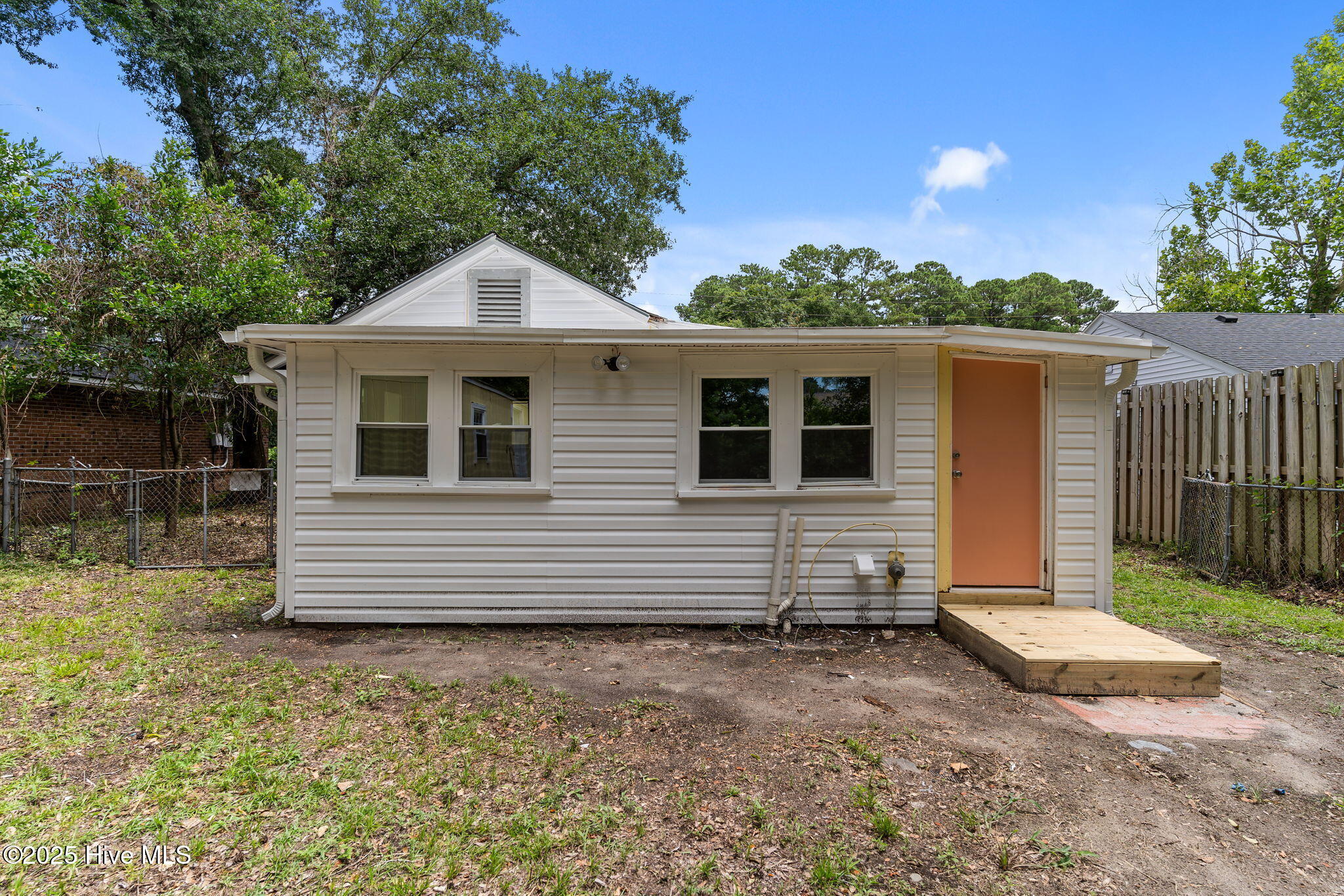 100556871 | Photo 37