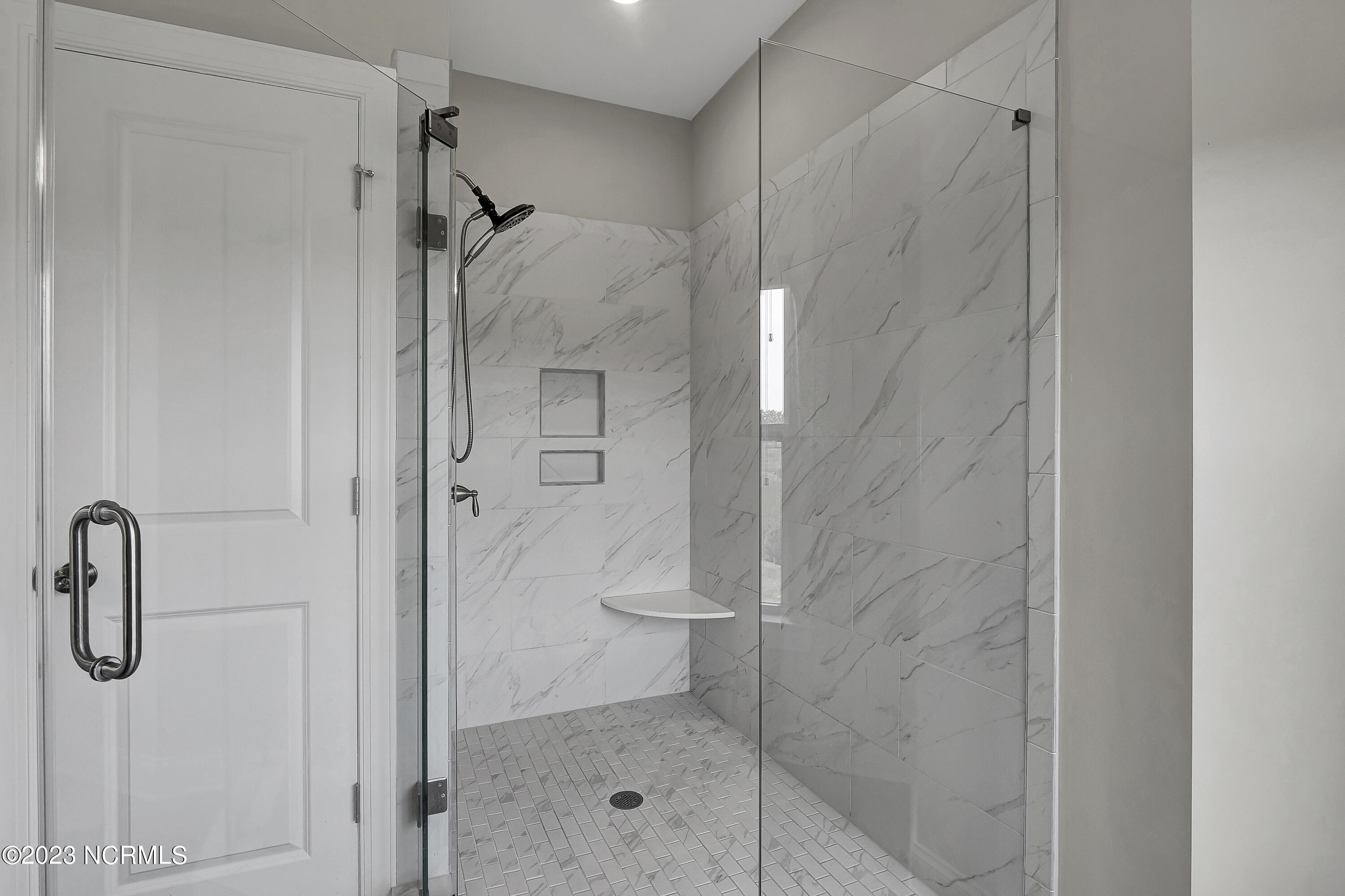 100549733 | Photo 22