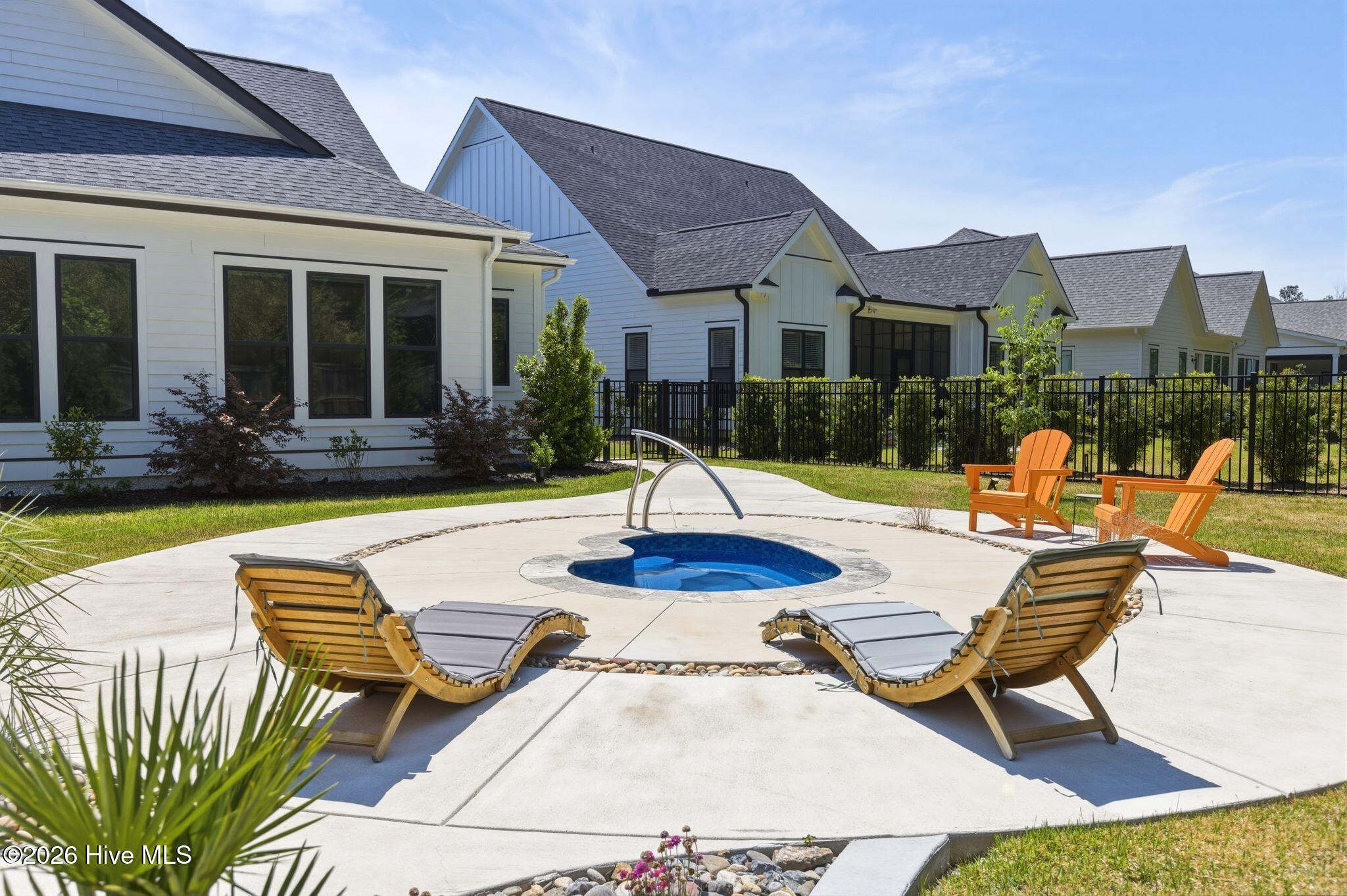 100569019 | Photo 53