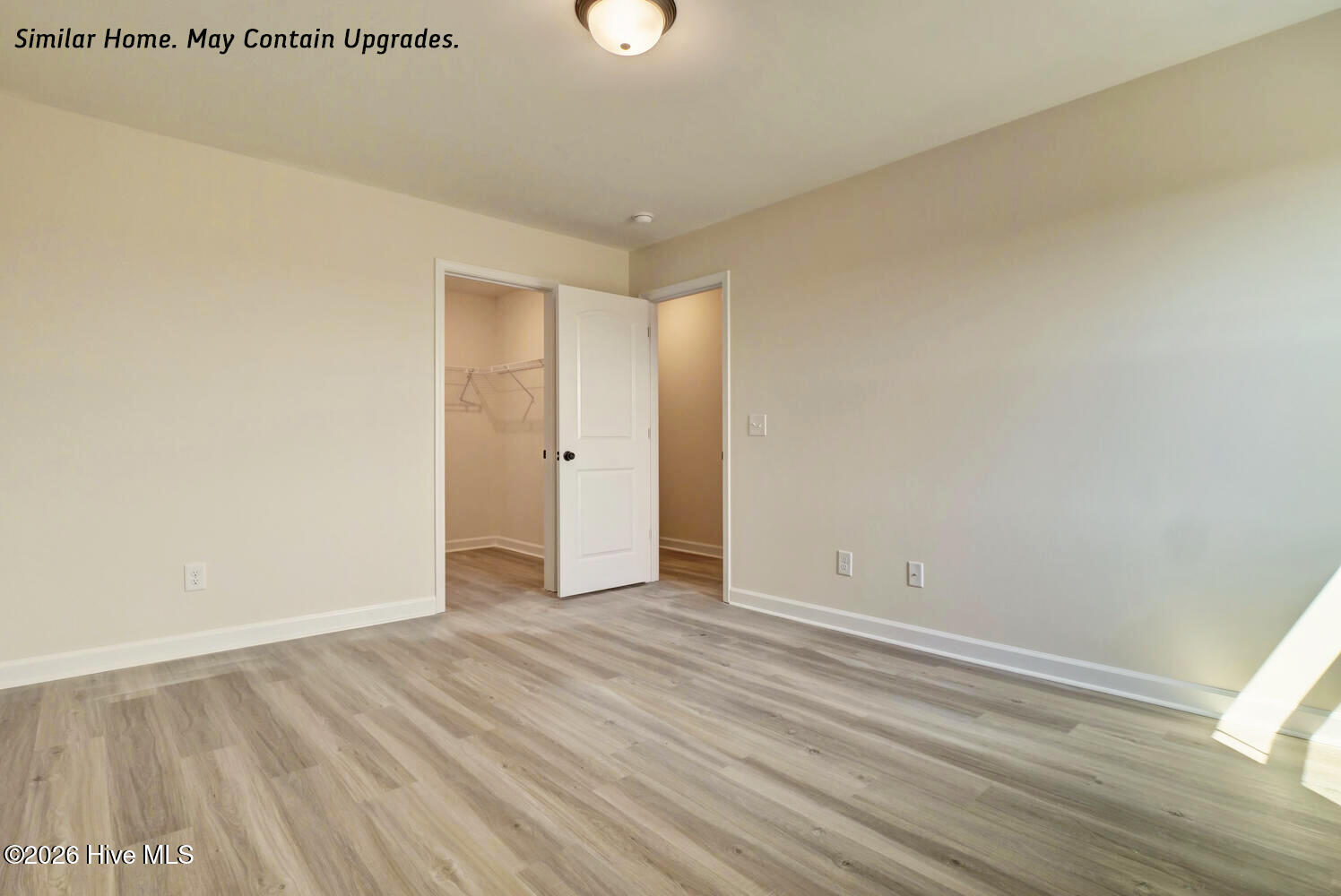 100565714 | Photo 26