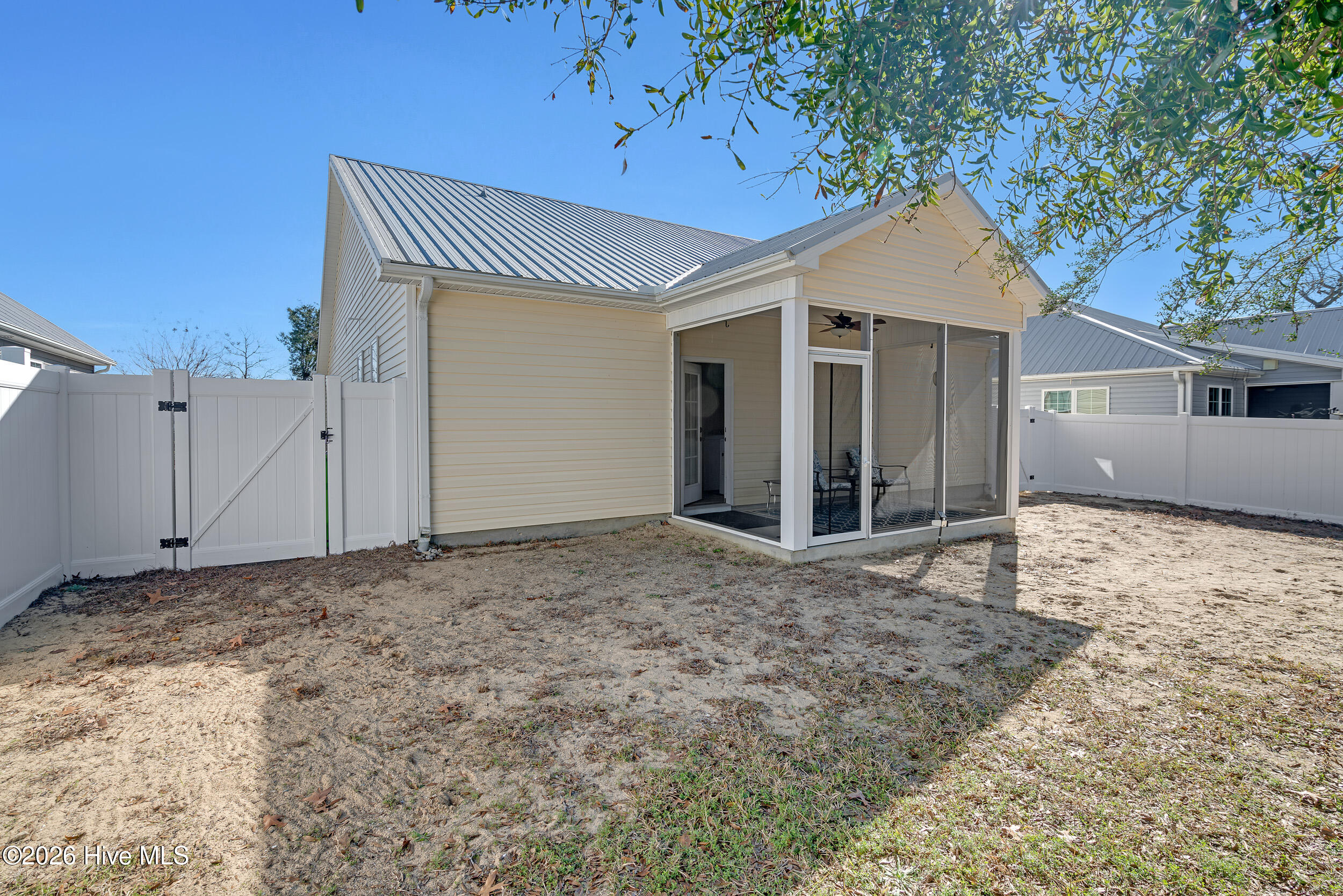 100549984 | Photo 33