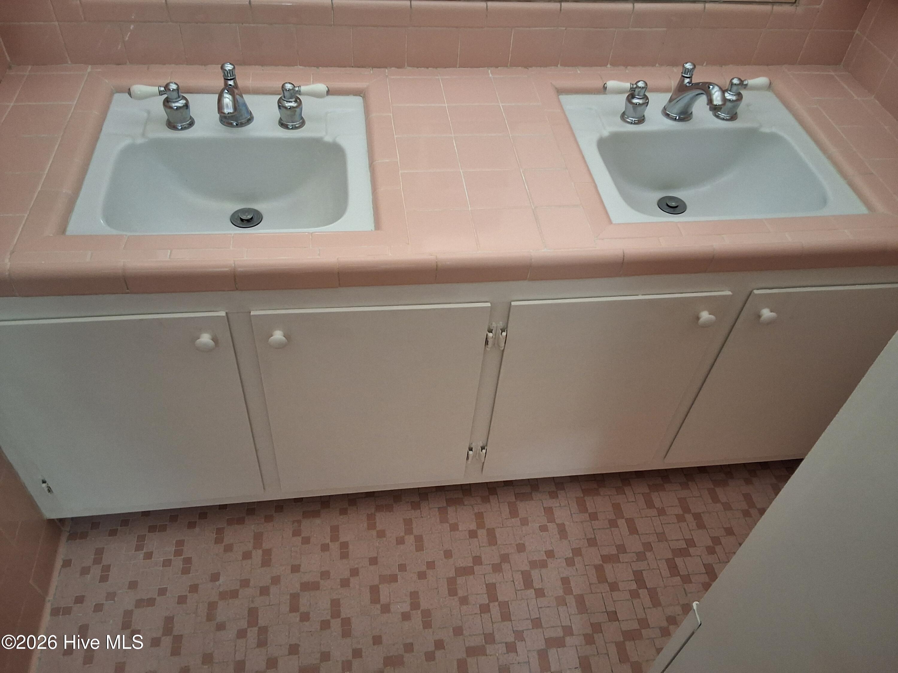 100554569 | Photo 53