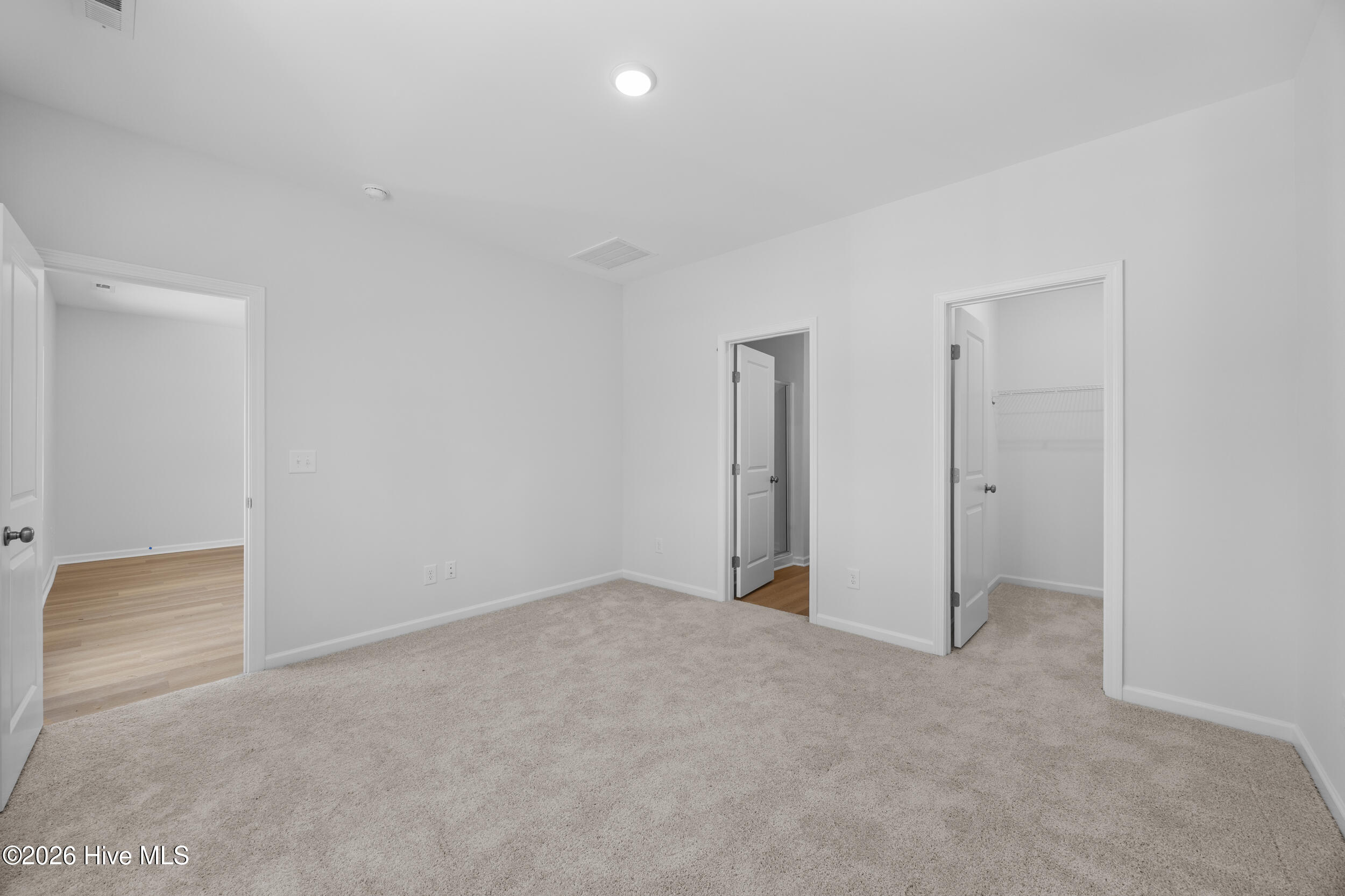 100549862 | Photo 13