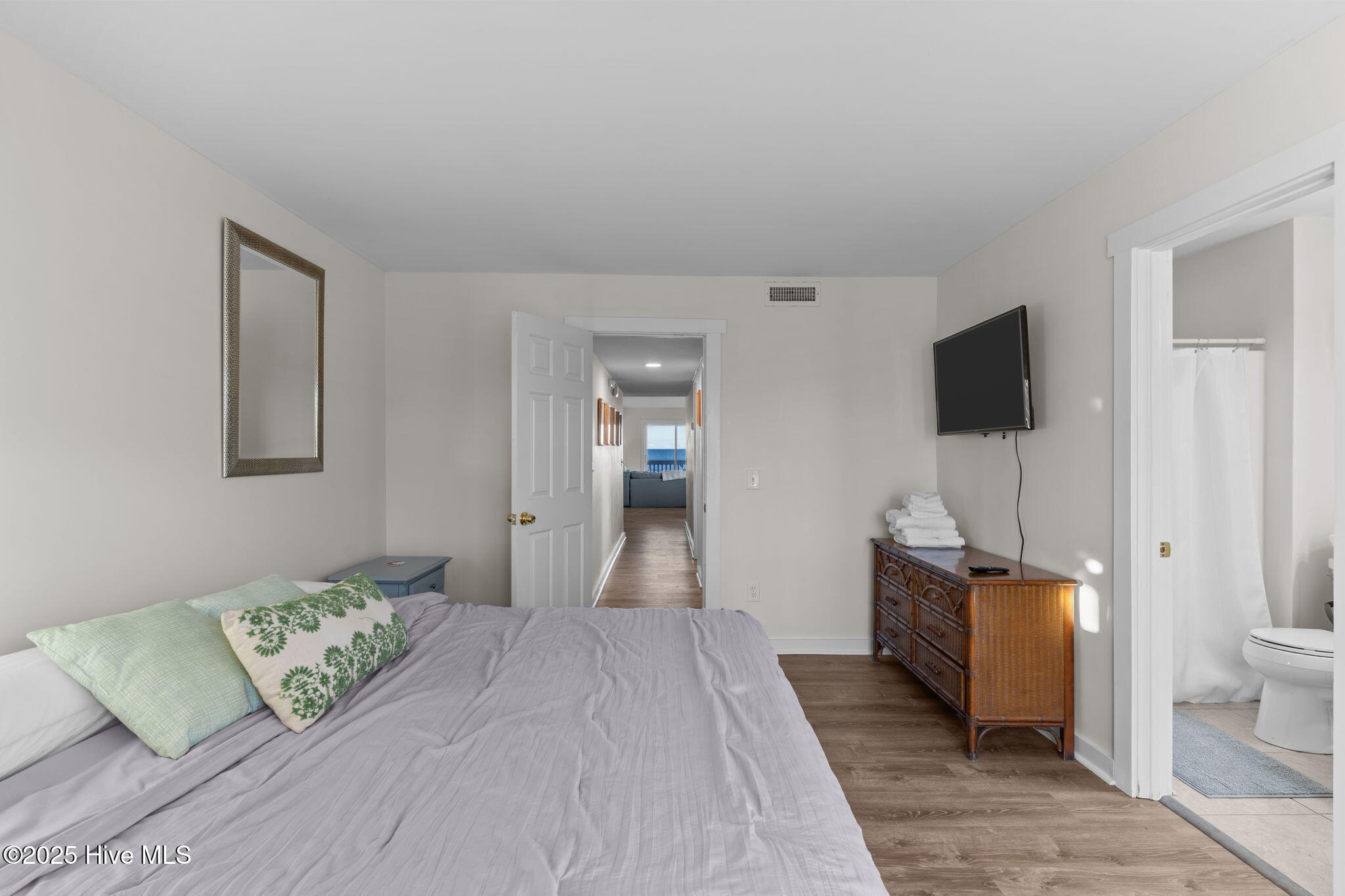 100534887 | Photo 30