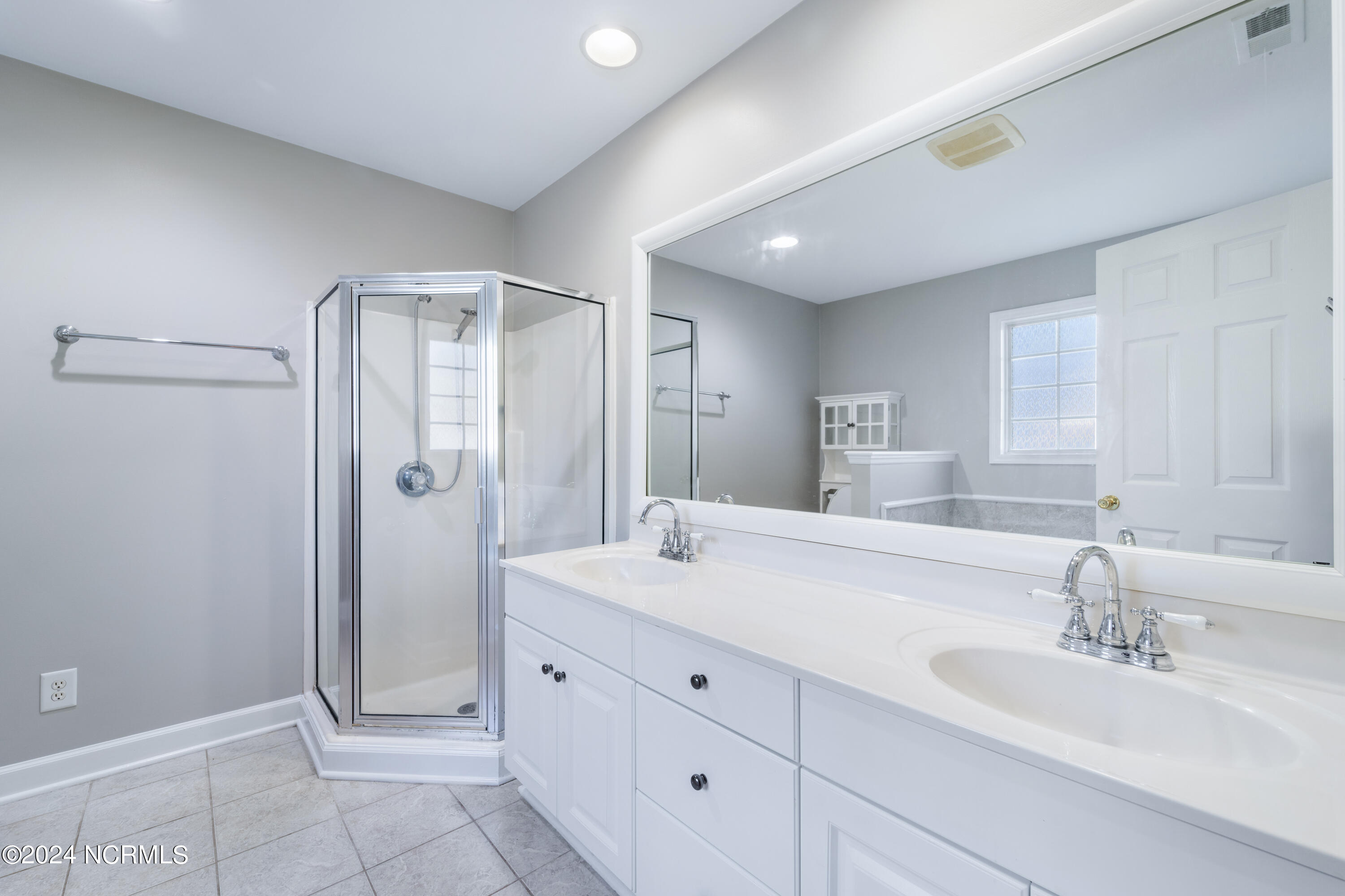 100542942 | Photo 13