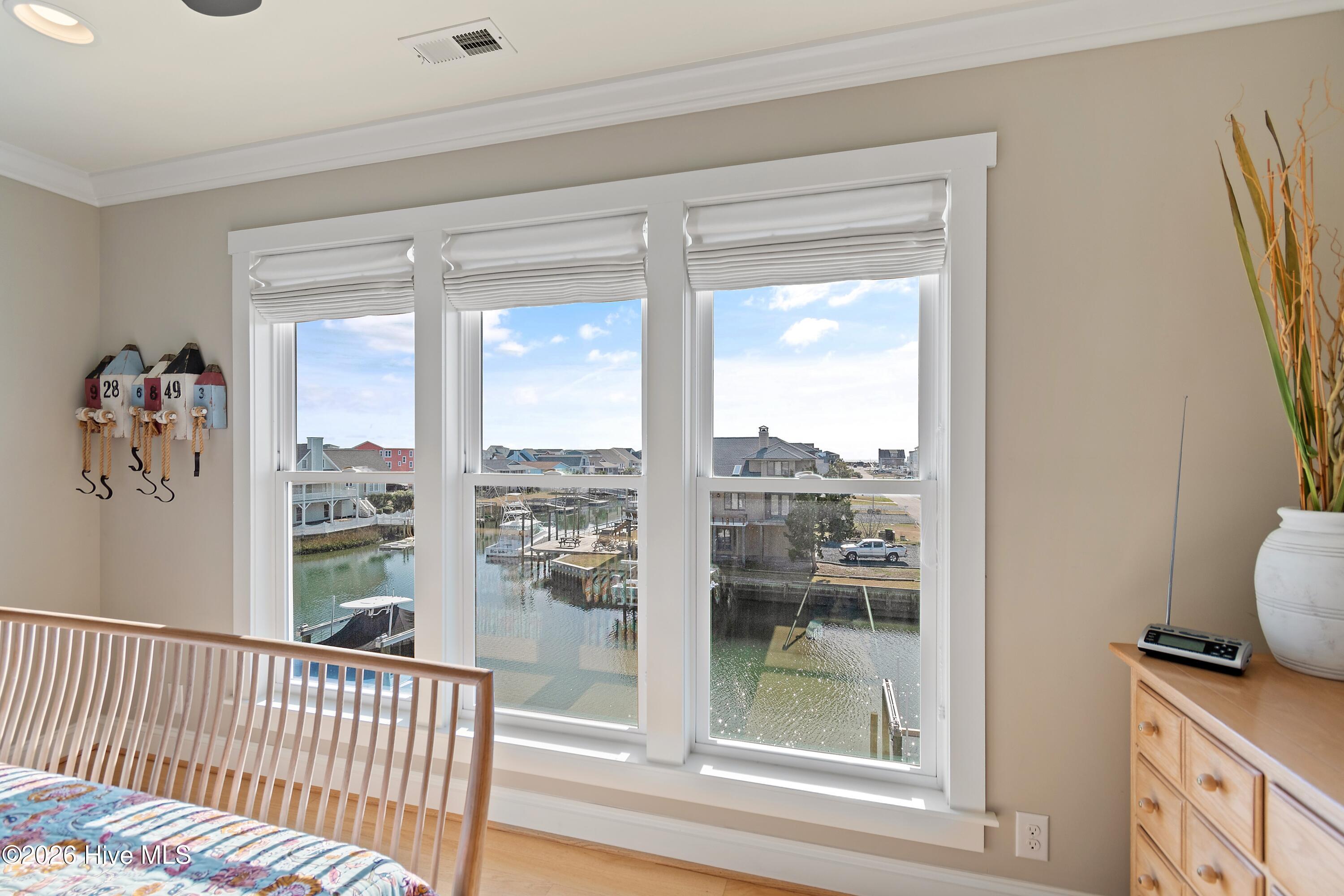 100547870 | Photo 40