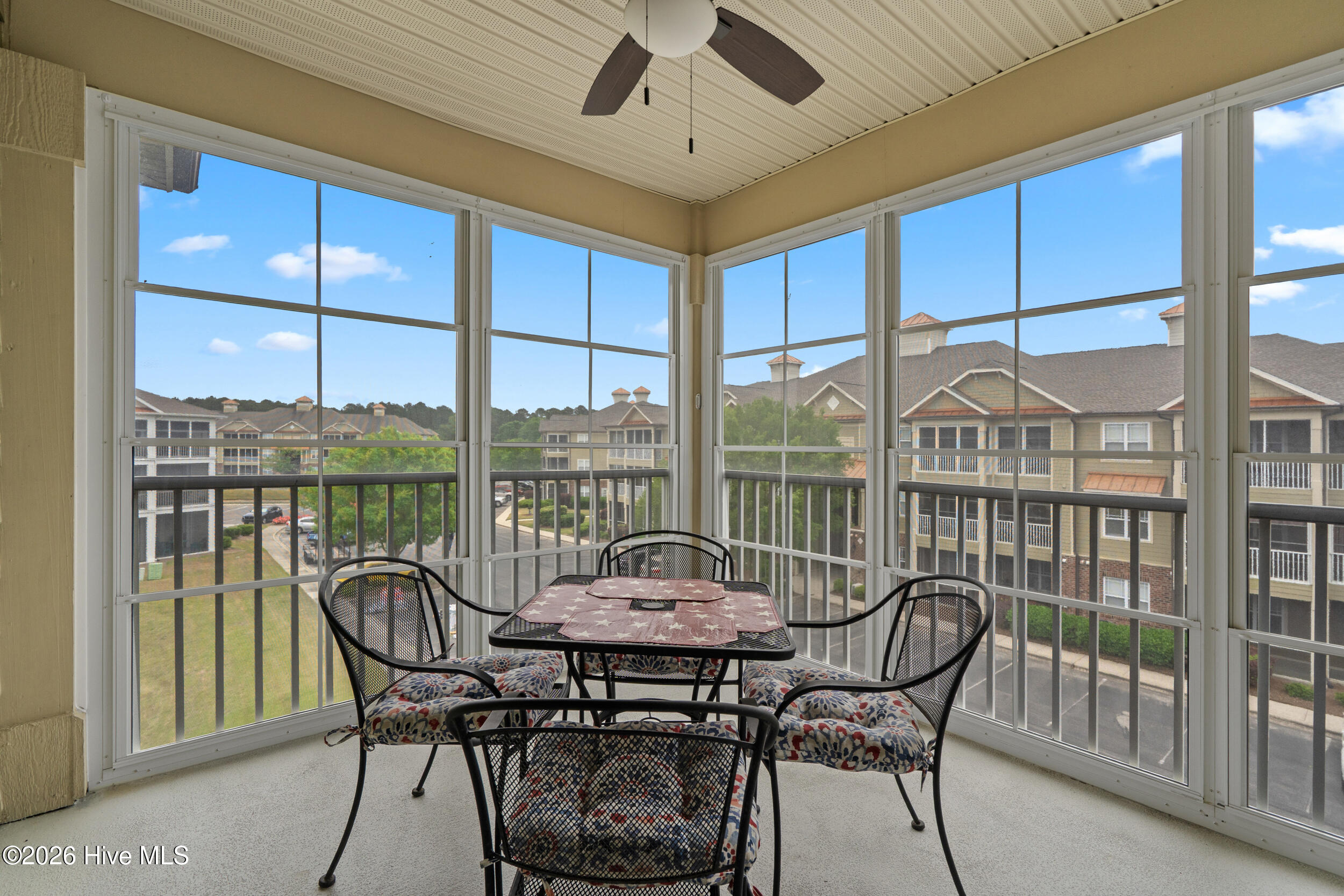 100570667 | Photo 17