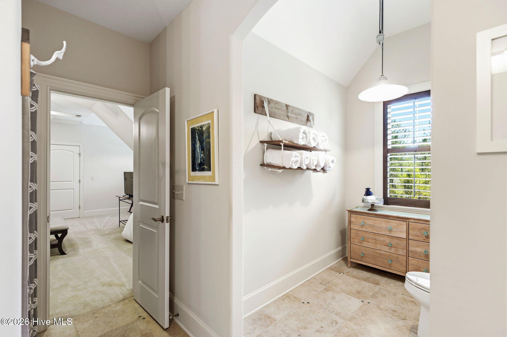 100566921 | Photo 56