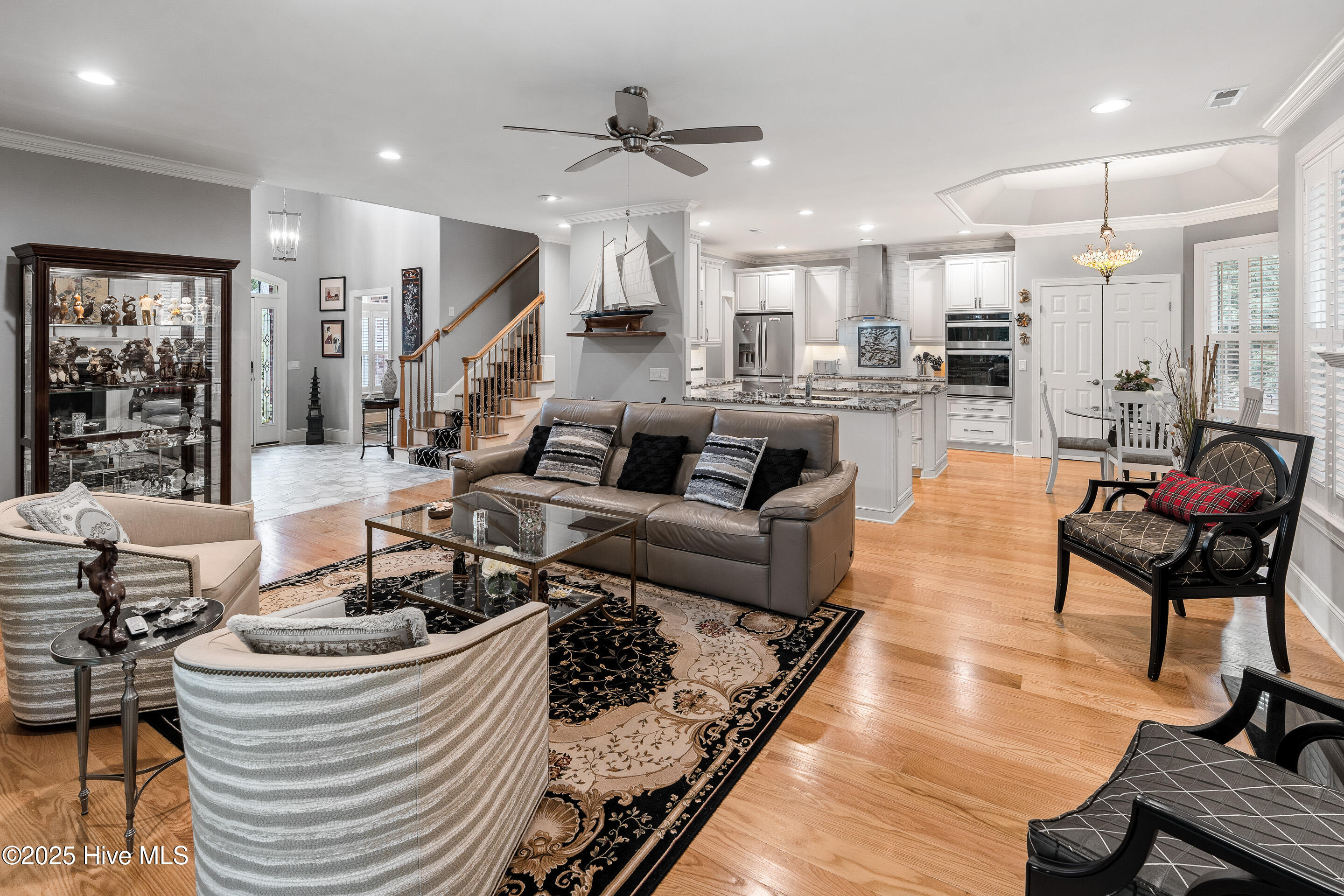 100549058 | Photo 15