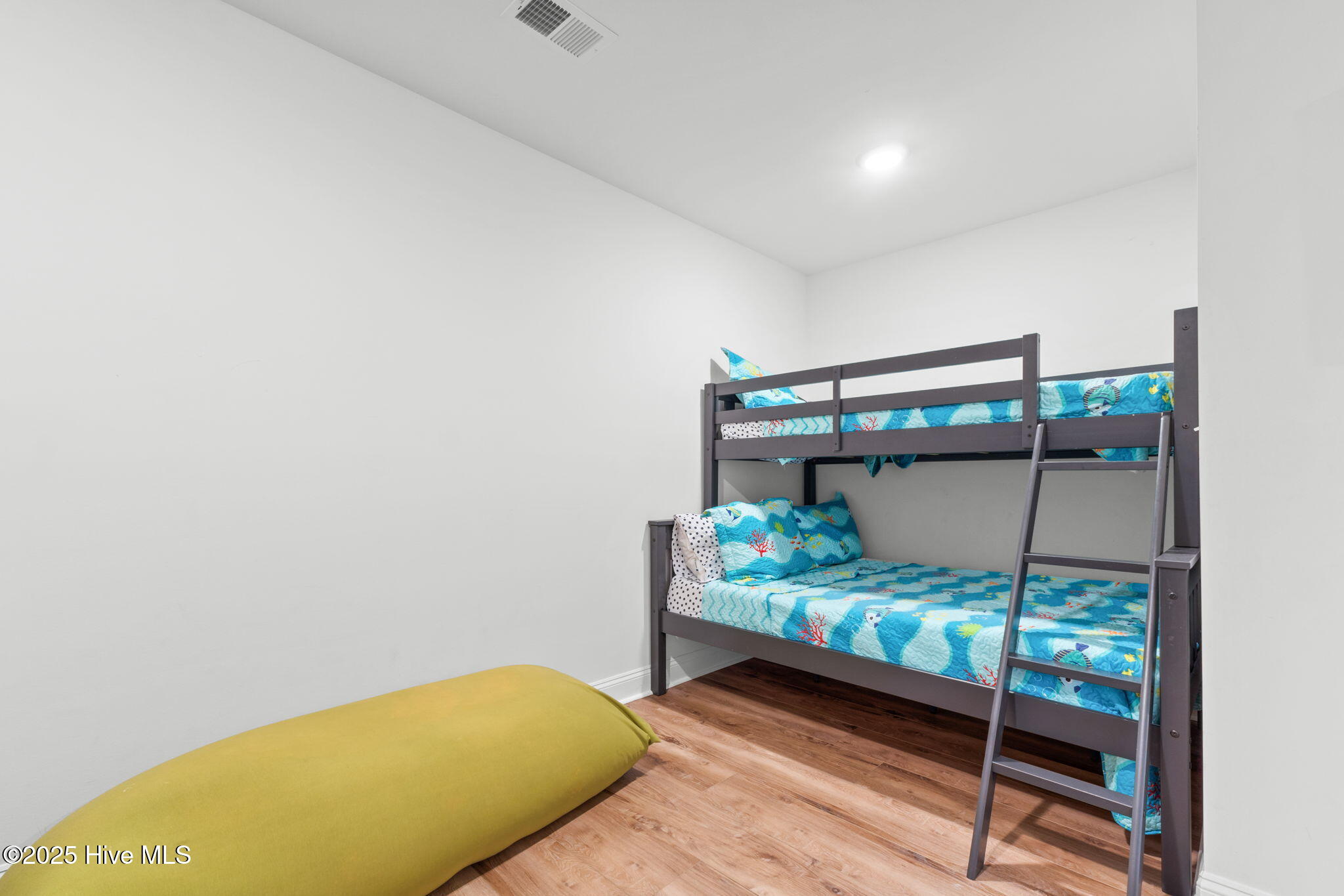 100496086 | Photo 51