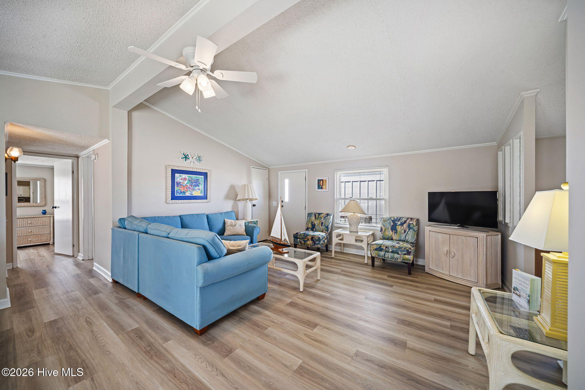 100561406 | Photo 30