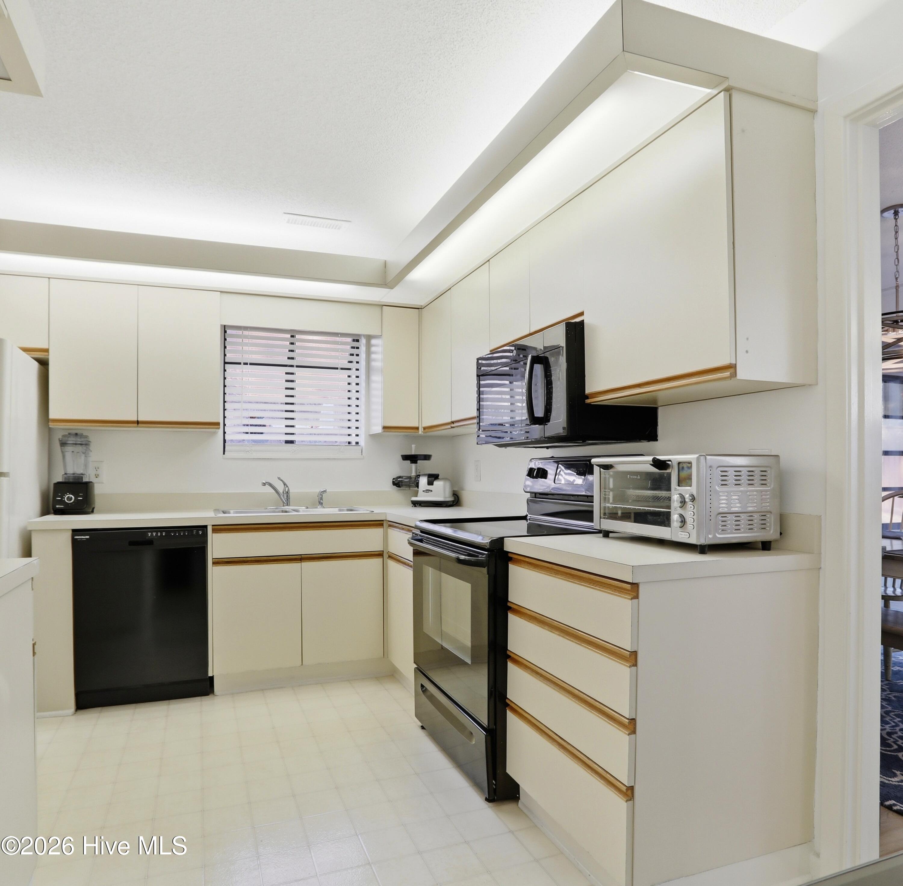 100553019 | Photo 11