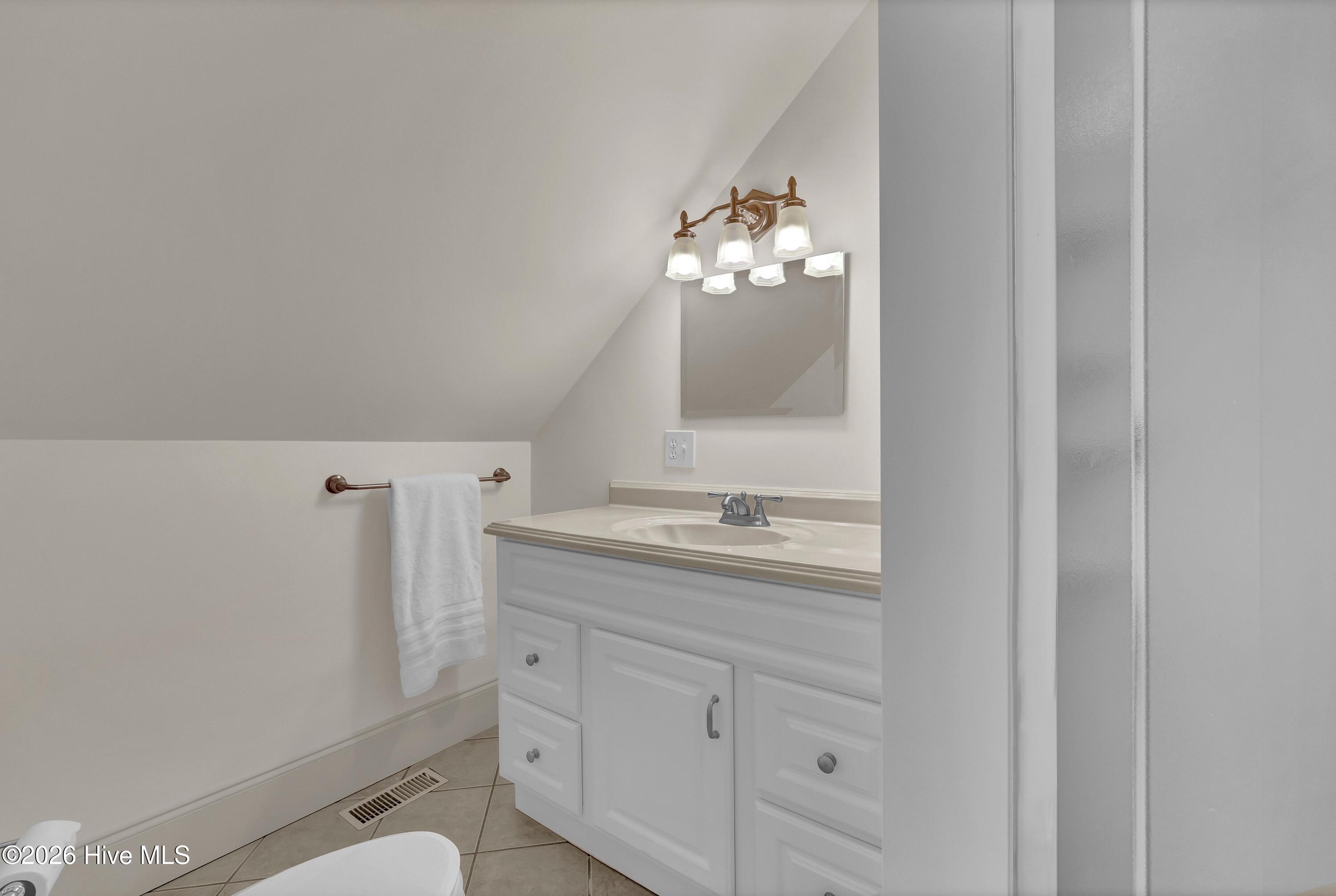 100569370 | Photo 50