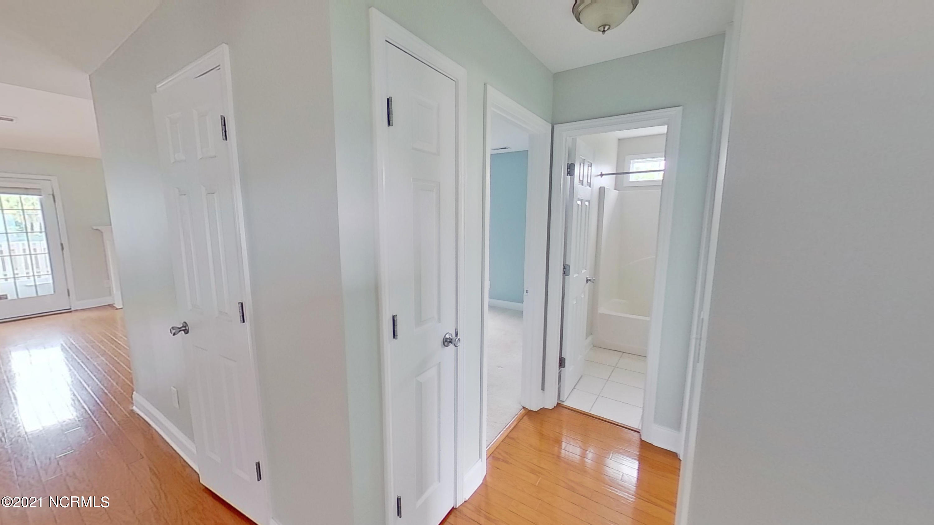 100546873 | Photo 16