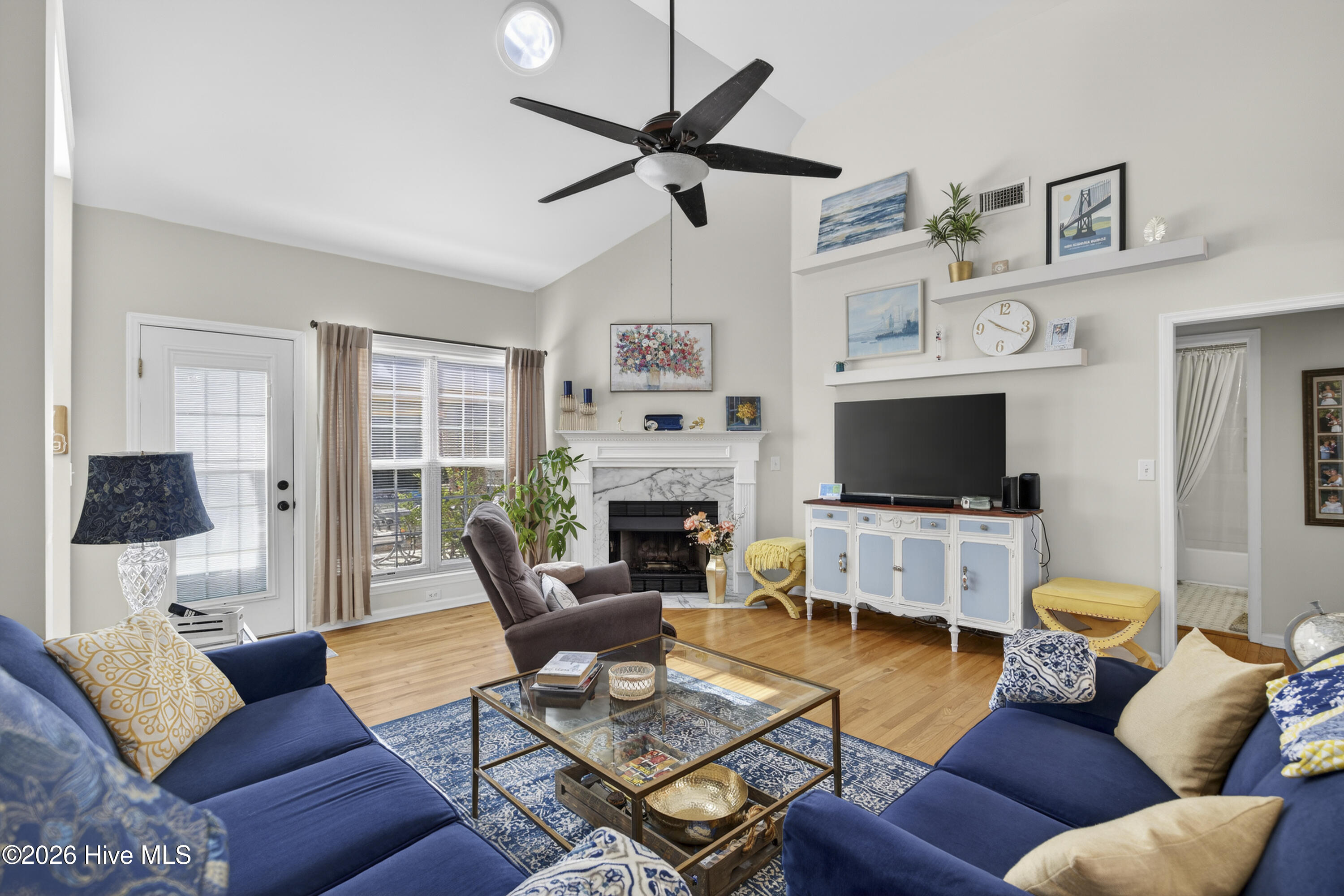 100560276 | Photo 11