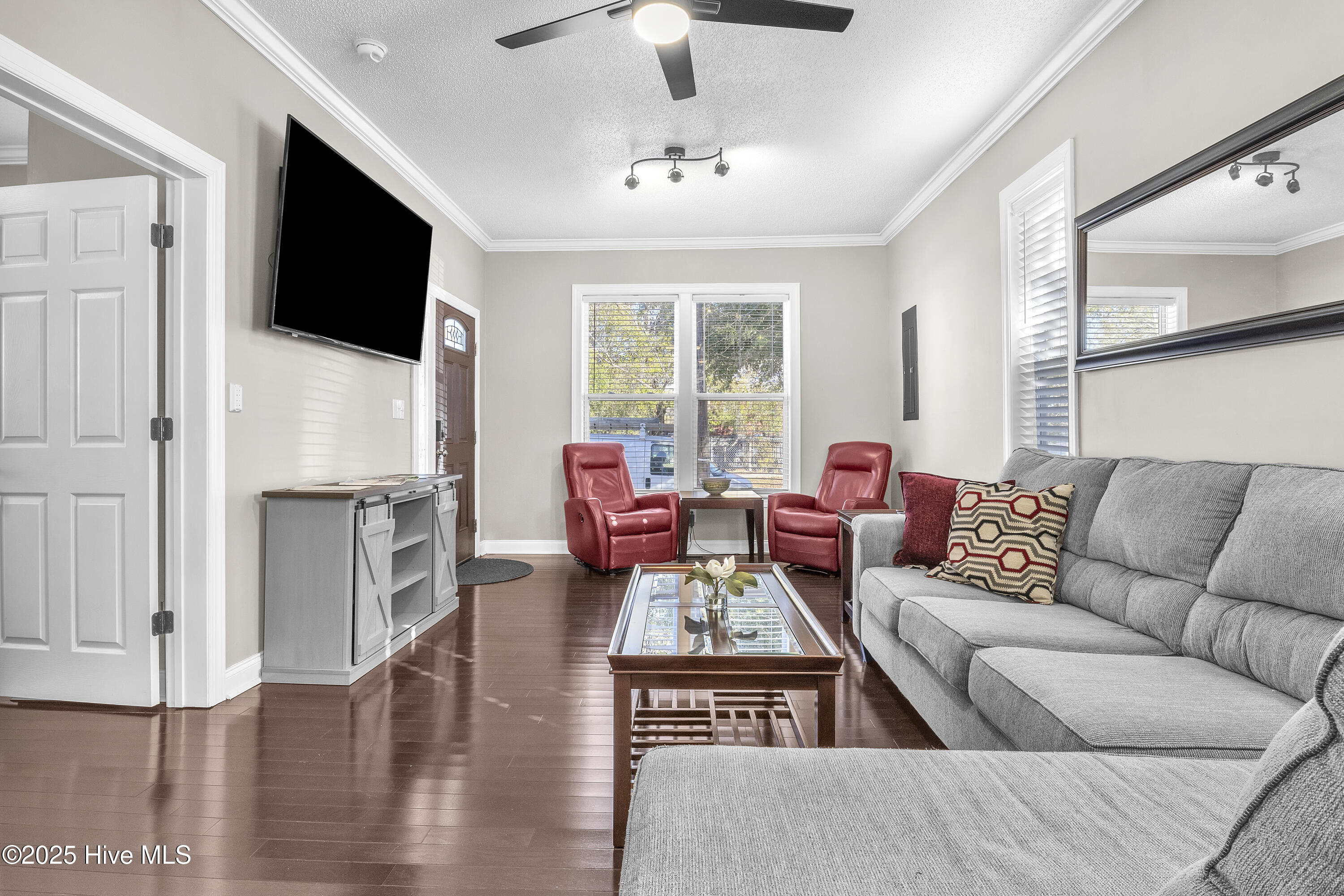 100548856 | Photo 12